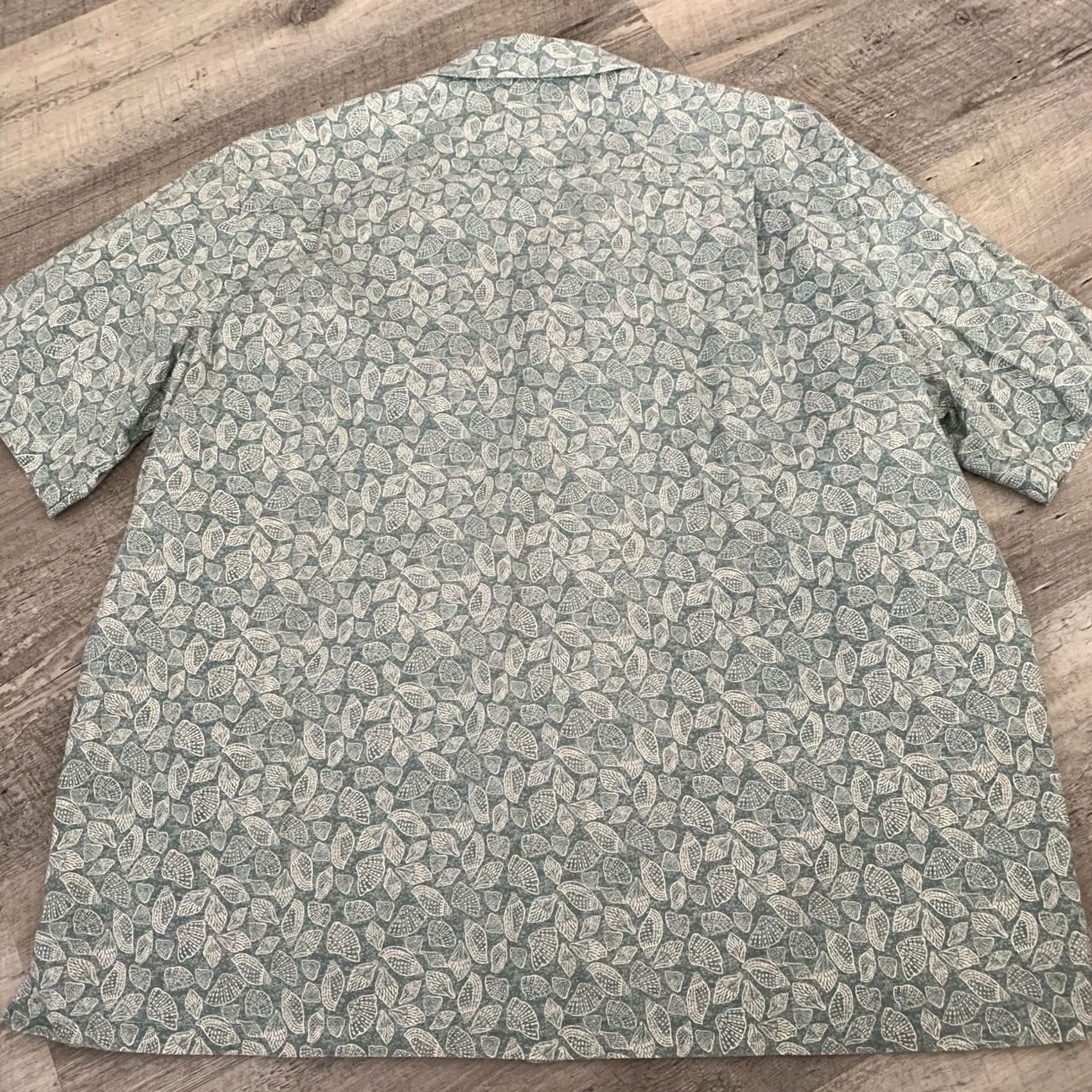Vintage L.L. Bean Hawaiian Shirt Mens XL Sea Shell Traditional Fit Button Up Cotton Green Short Sleeve Beach Tropical 90s? Size US XL / EU 56 / 4 - 5 Thumbnail
