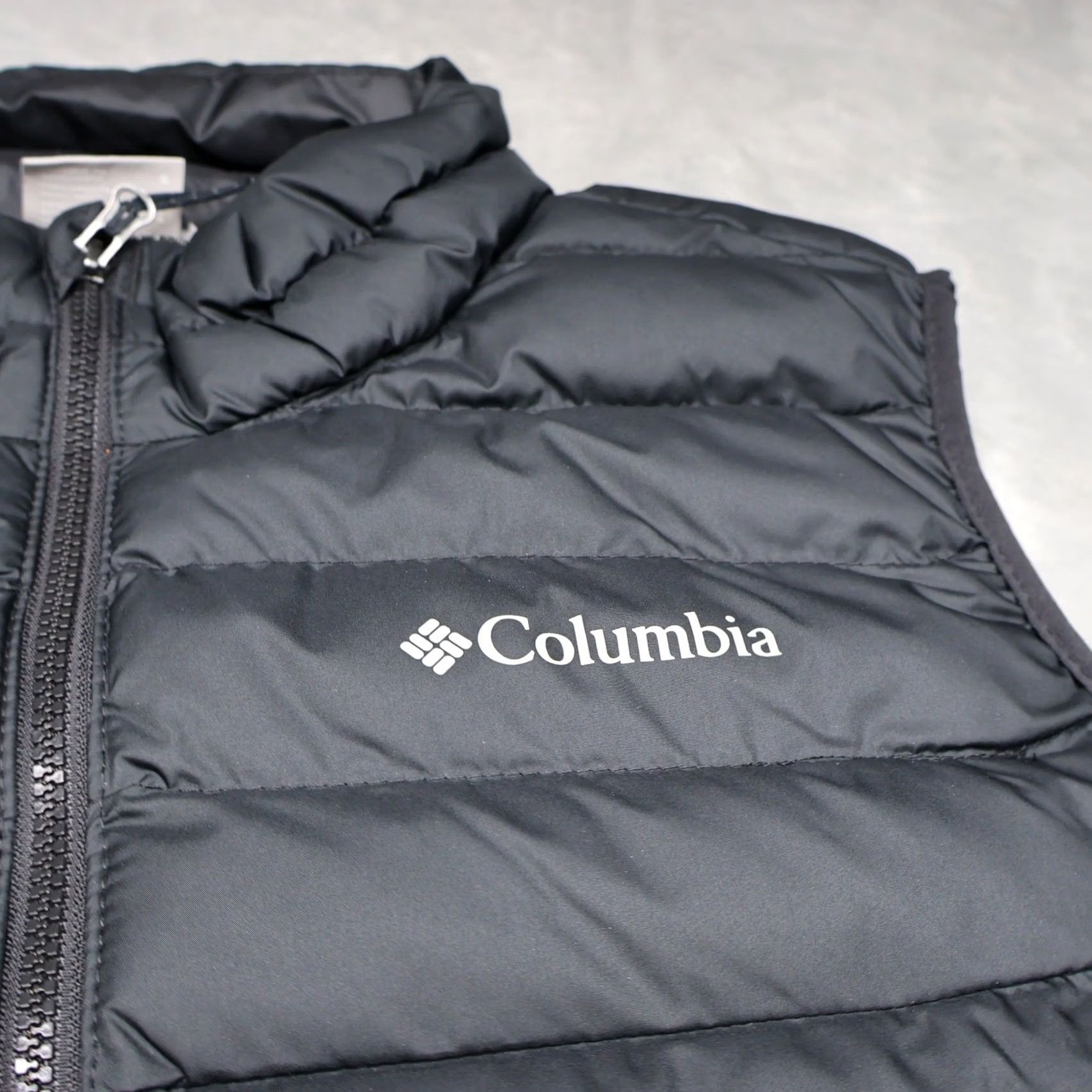 Vintage Columbia Vest Mens Large Black Omni-Heat Quilted Puffer Full Zip Logo Embroidered Zipper Pockets Stand-Up Collar Size US L / EU 52-54 / 3 - 4 Thumbnail