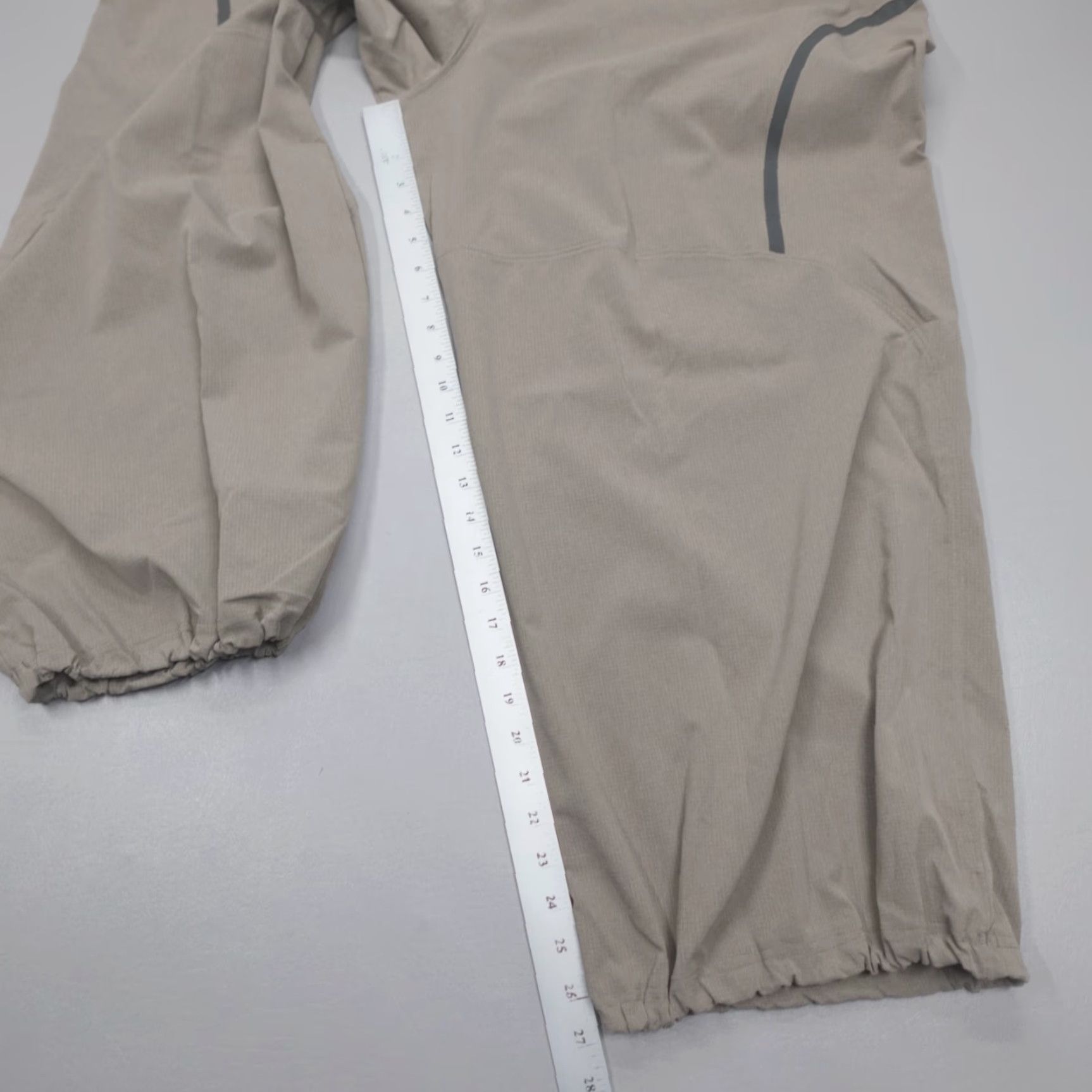 Under Armour Under Armour Unstoppable AirVent Parachute Pants Oversized Women's XL Taupe Dusk Size 40" / US 18 - 7 Thumbnail