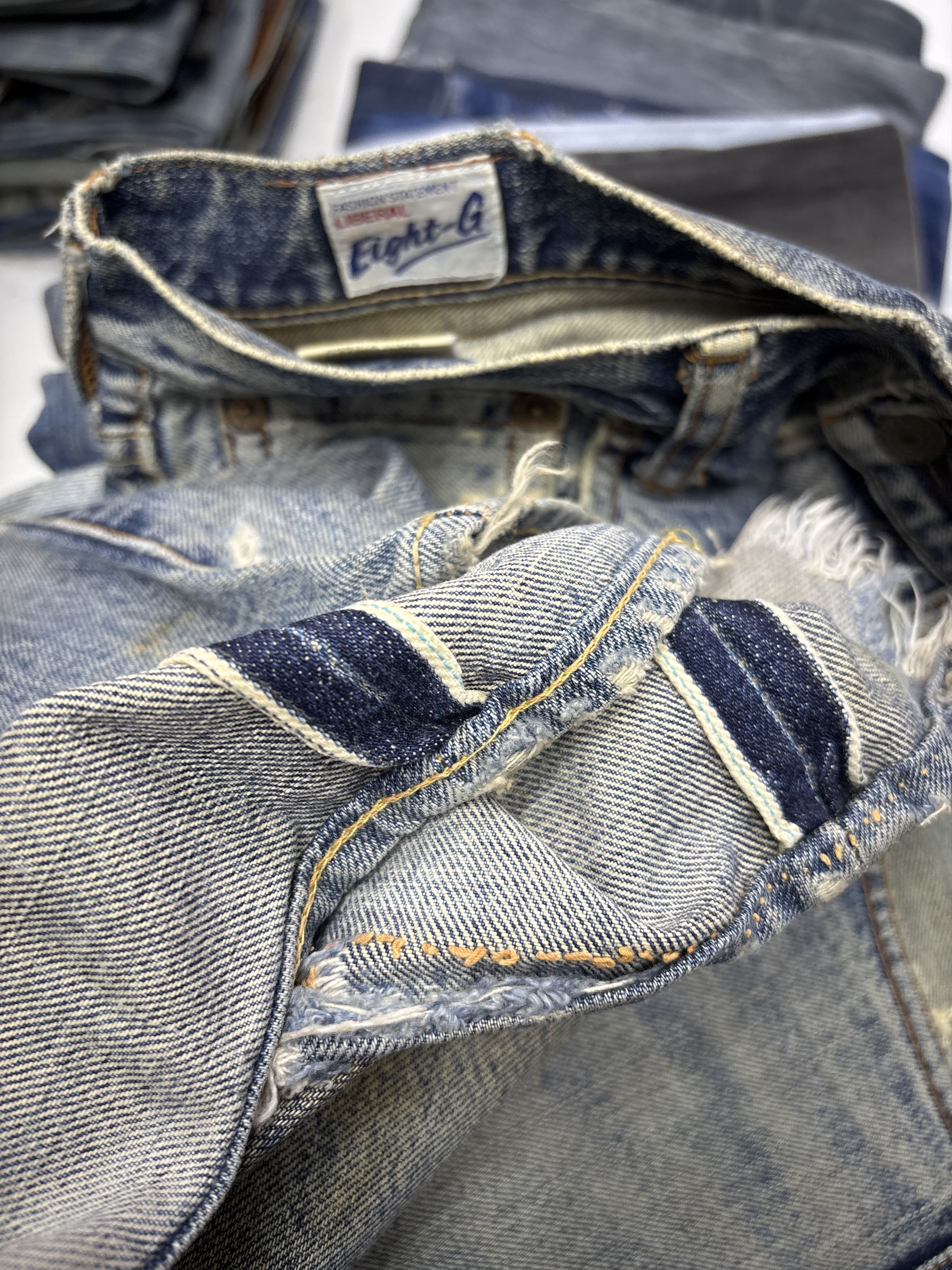 EIGHT-G EIGHT G SELVEDGE DIRT MADE IN JAPAN DISTRESS DENIM JEANS Size US 32 / EU 48 - 13 Thumbnail