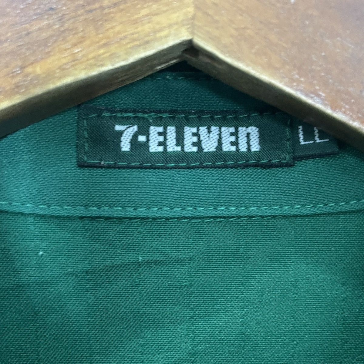Japanese Brand × Vintage Vintage 7 Eleven Embroidery Big Logo Zipper Ups Sweater Size US L / EU 52-54 / 3 - 6 Thumbnail
