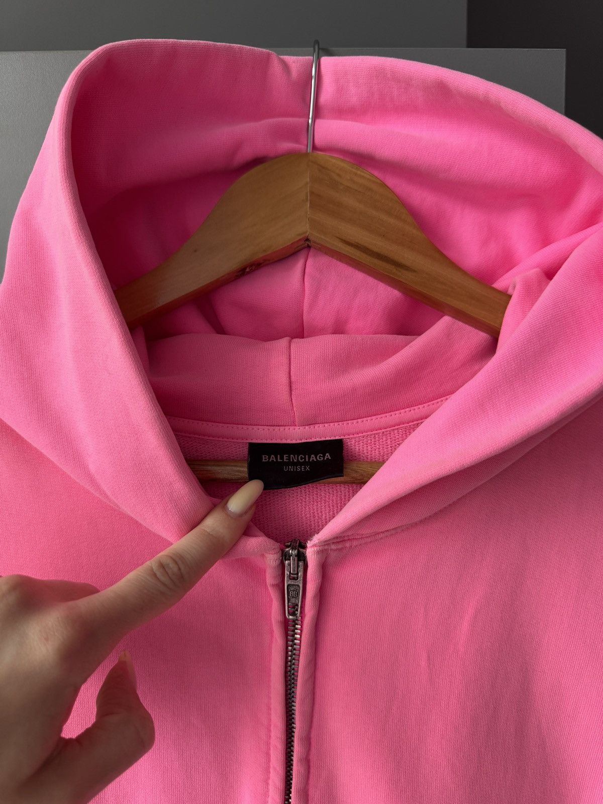 Balenciaga Balenciaga Pink Faded Mud Dye Embroidered Logo Hoodie Size XS / US 0-2 / IT 36-38 - 3 Thumbnail