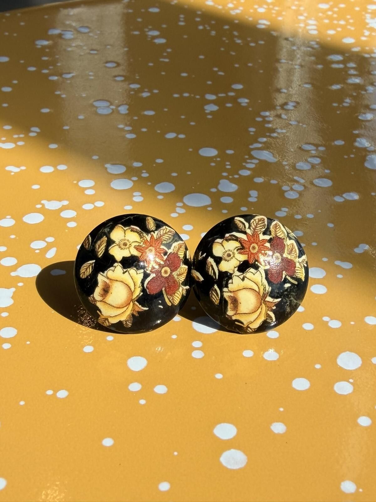Other Vintage Cloisonné Style Floral Button Earrings Retro Mod Size ONE SIZE - 3 Thumbnail
