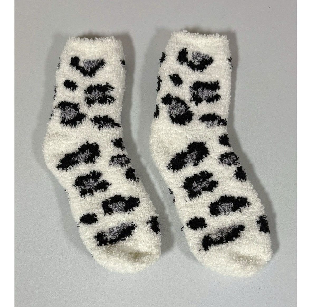 Vintage White Cheetah Leopard Animal Print Plush Fuzzy Winter Socks Size ONE SIZE - 1 Thumbnail