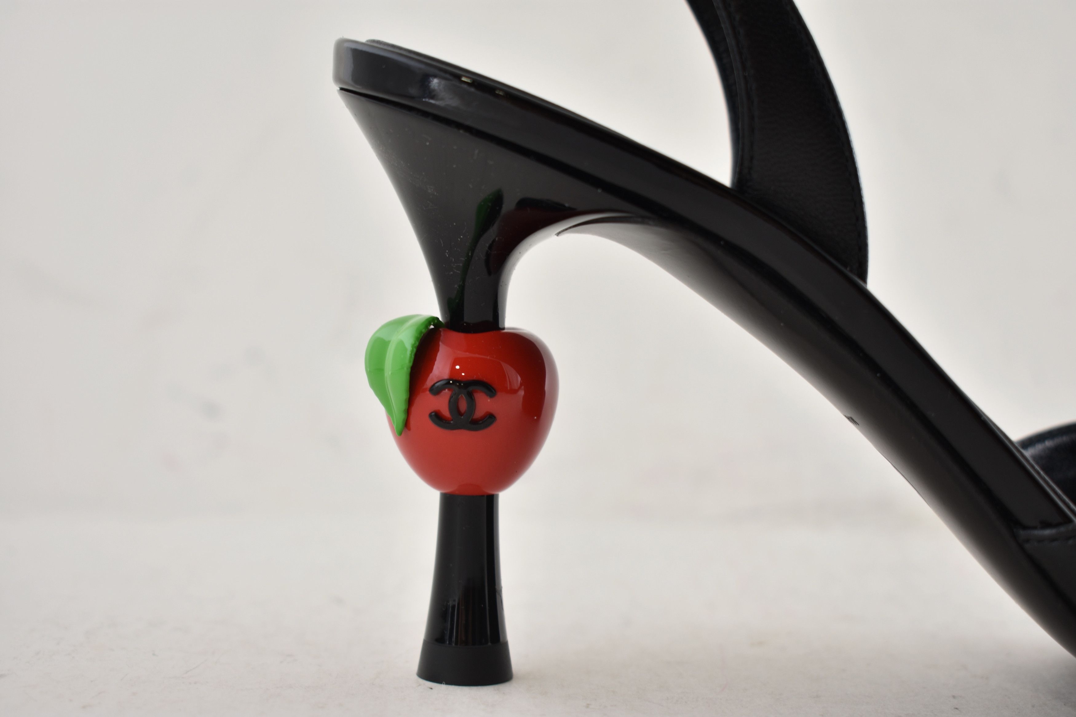 Chanel 26A Blazy Red Apple Sling CC Logo Slingback Heel Pump 39 Size US 9 / IT 39 - 5 Thumbnail