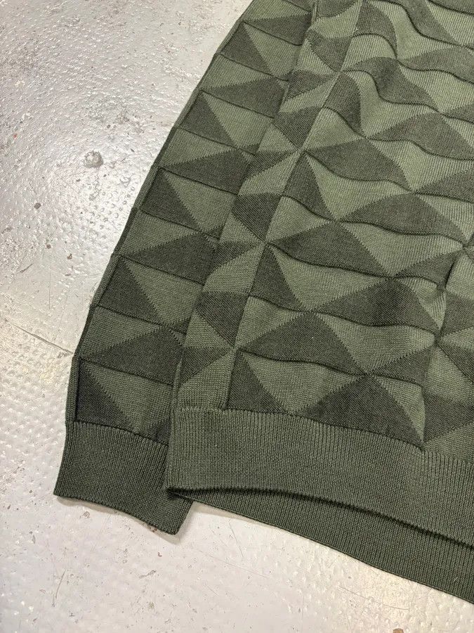 Emporio Armani FW2019 Emporio Armani Olive Green Geometric Wool Sweater Size US S / EU 44-46 / 1 - 7 Thumbnail