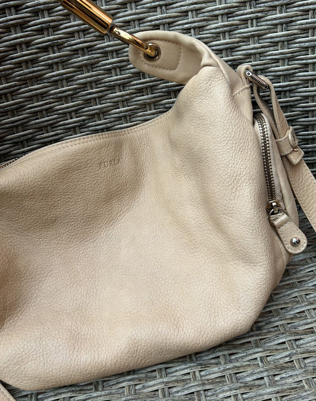 Furla Furla Beige Leather Hobo Shoulder Bag Gold Chain Size ONE SIZE - 6 Thumbnail