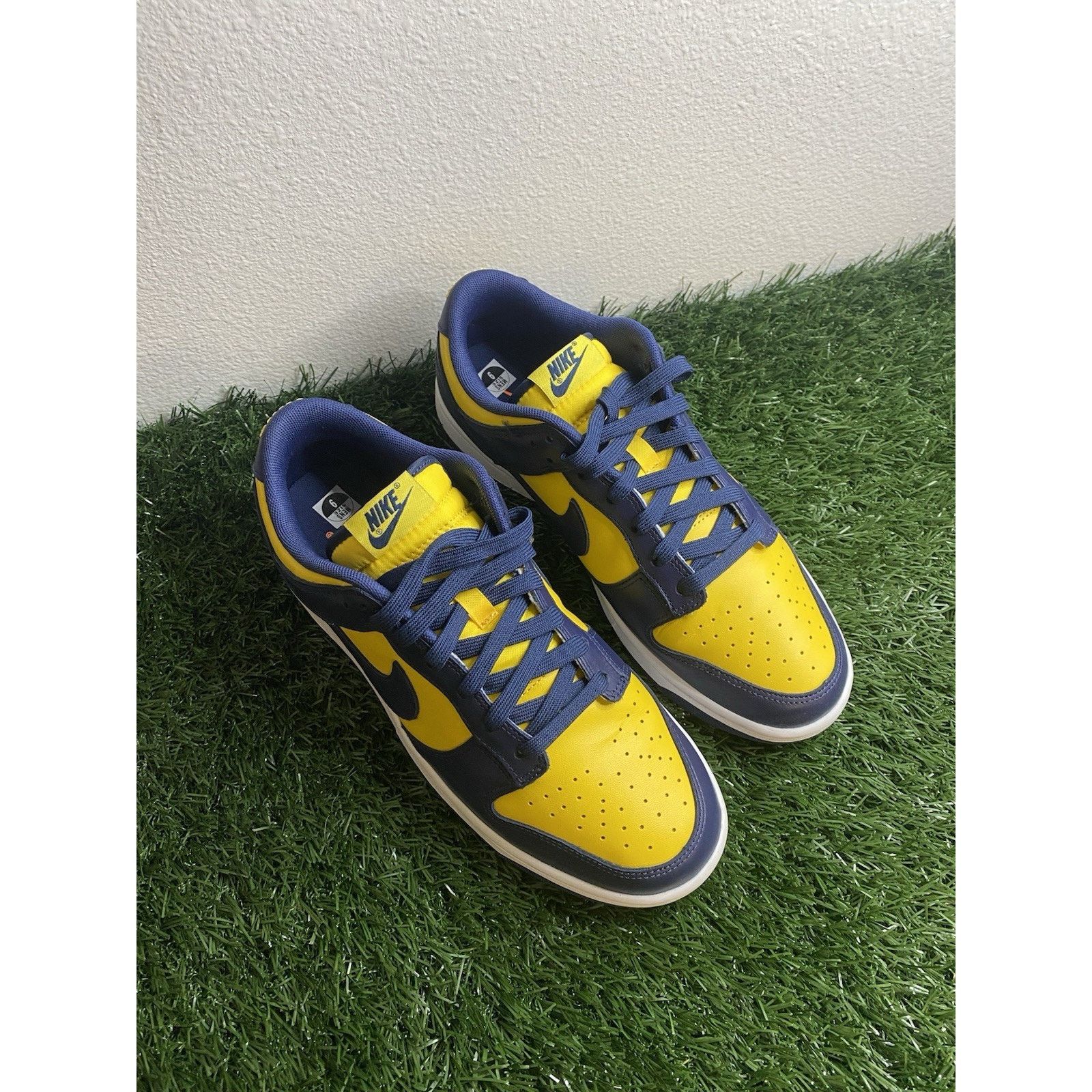 Nike Nike Dunk Low Michigan 2021 | Size 9 US | TRIED ON ! Size US 9 / EU 42 - 2 Thumbnail