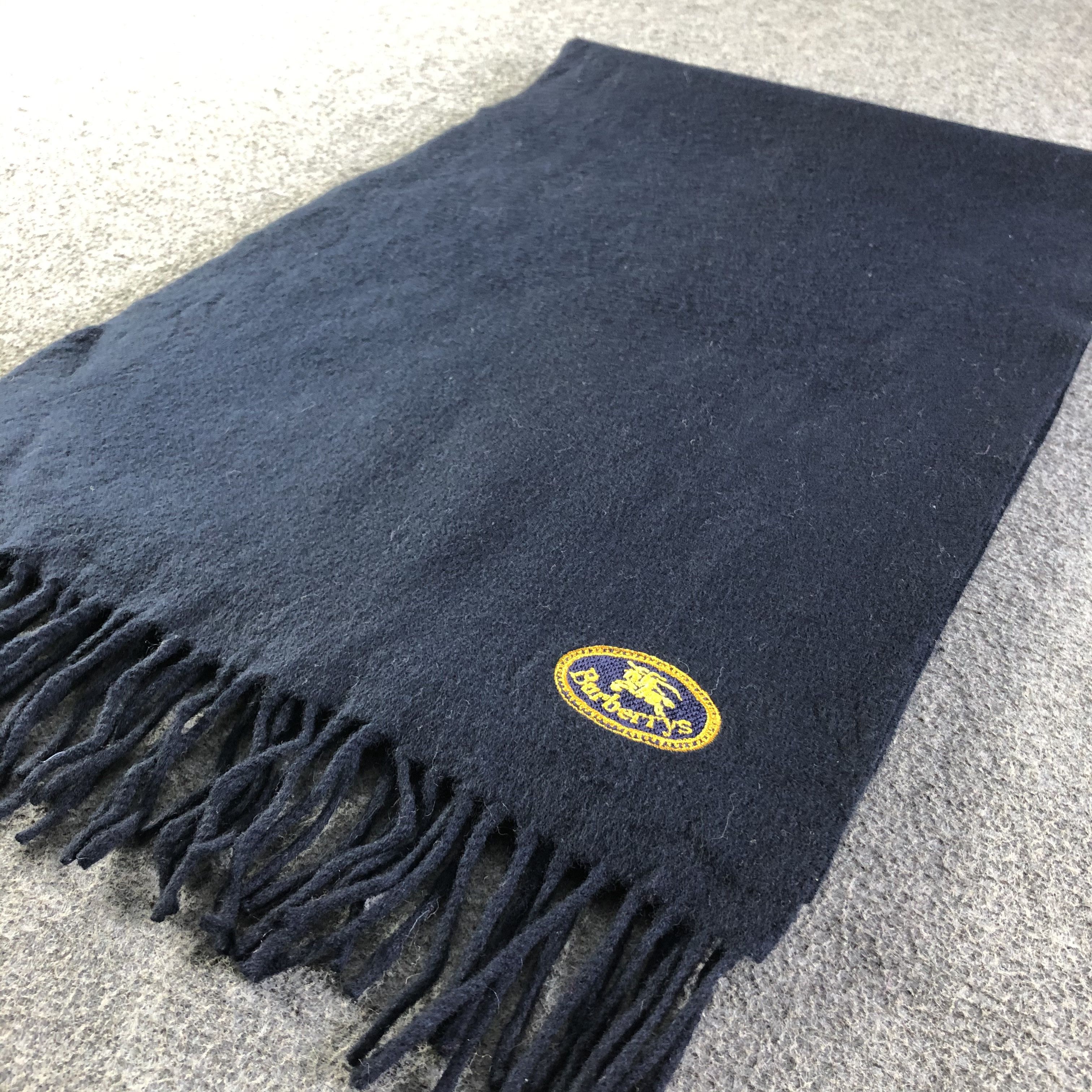 Burberry Burberrys Lambswool Scarf / Muffler / Neckwear Size ONE SIZE - 3 Thumbnail