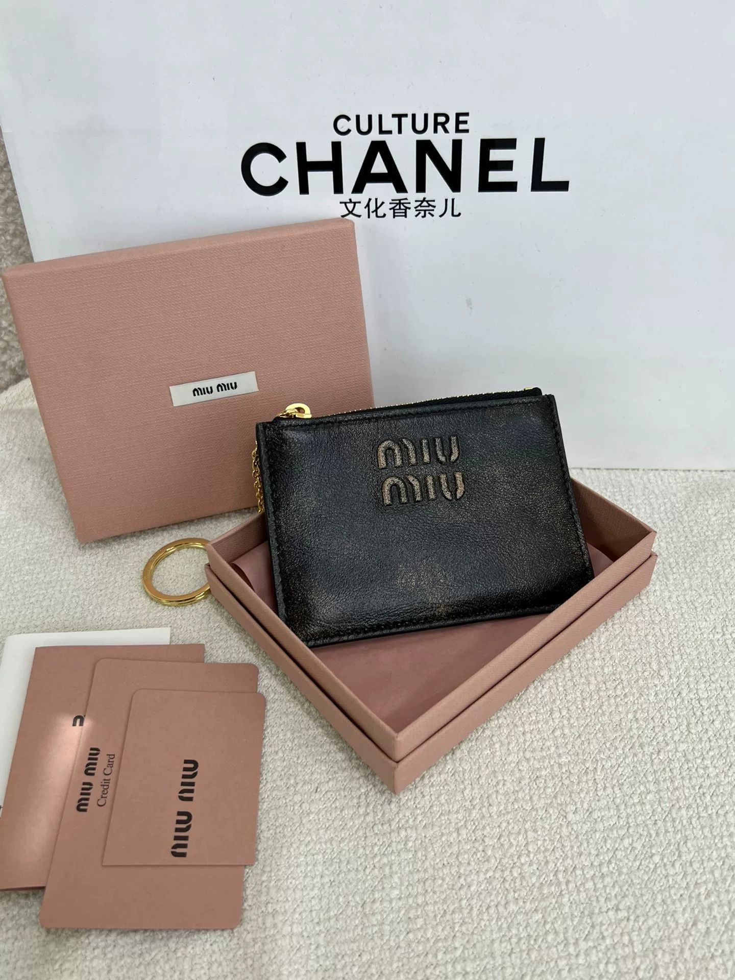 Miu Miu MiuMiu Distressed Brown Leather Card Case Size ONE SIZE - 1 Thumbnail