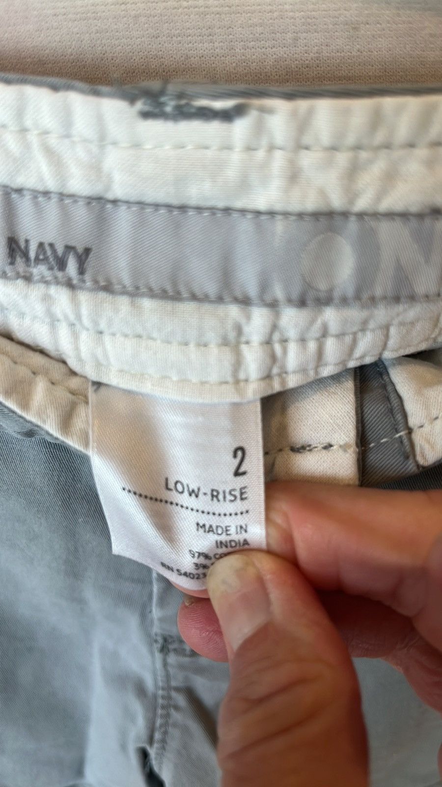 Old Navy Low Rise Gray Cotton Chino Shorts Old Navy Size 26" / US 2 / IT 38 - 4 Thumbnail