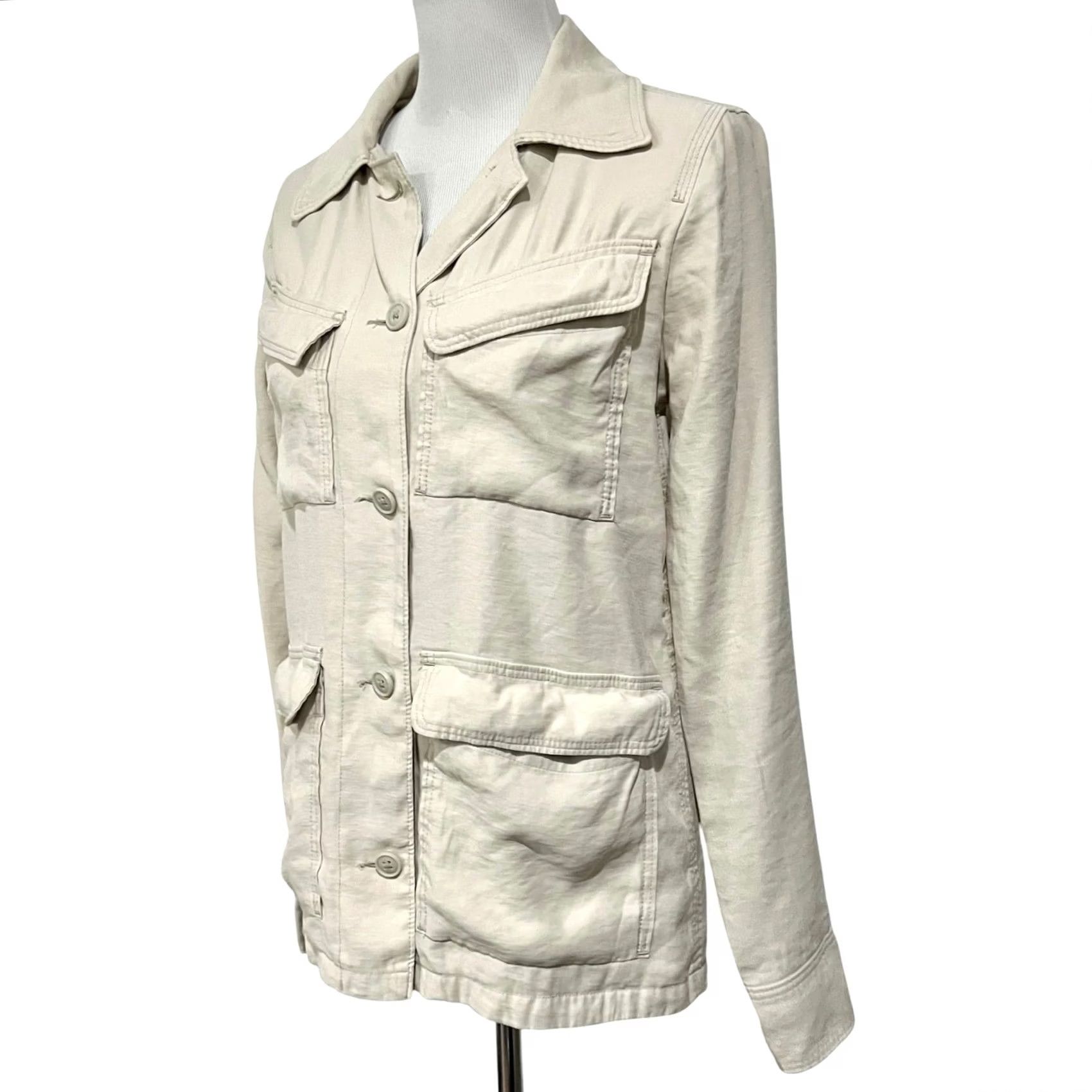 Abercrombie & Fitch Abercrombie & Fitch Utility Shirt Jacket Top Beige Pockets Button Up Women’s S Jacket Adult Womens Utility Style Cargo Safari Outdoor Neutral 90s? Size S / US 4 / IT 40 - 2 Thumbnail