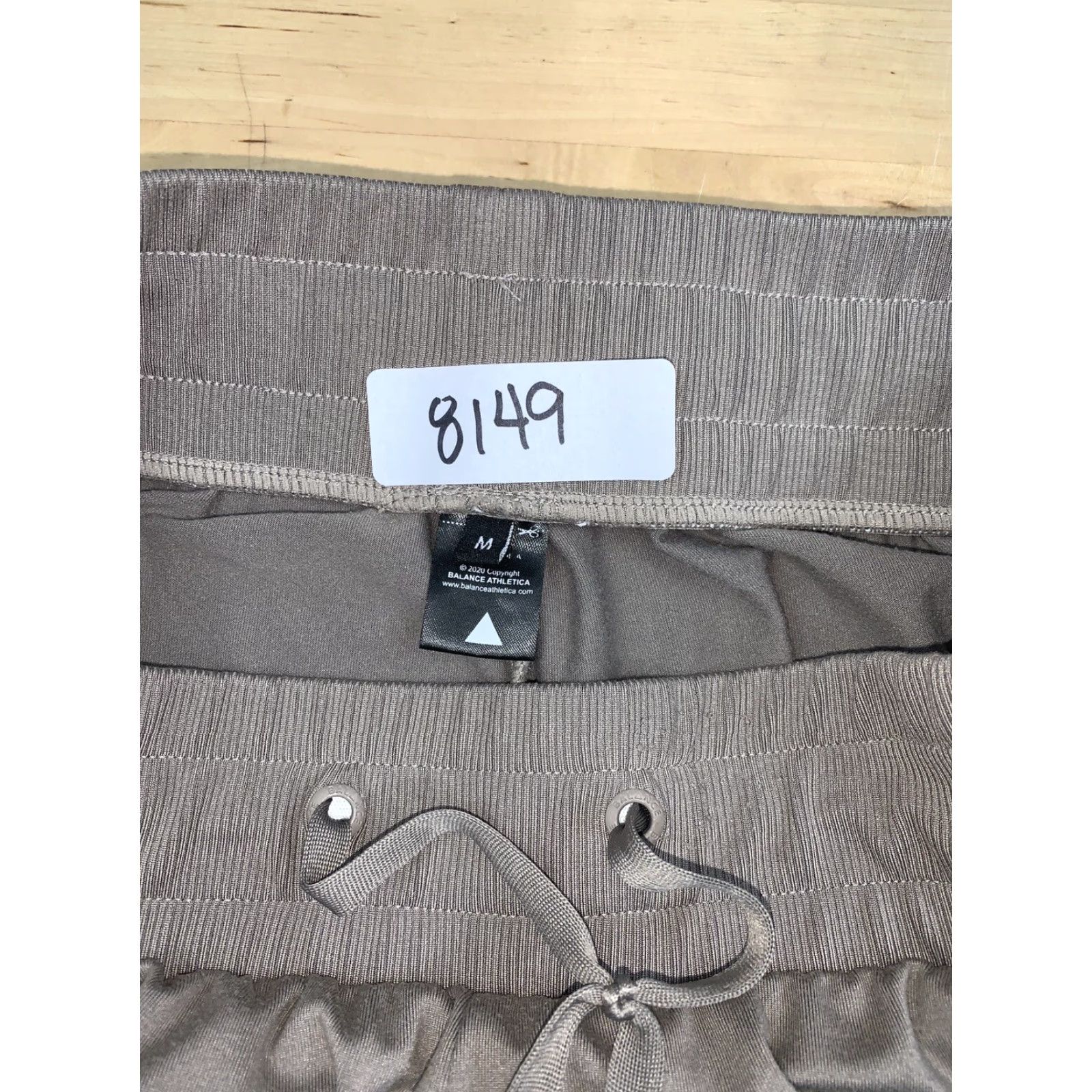 New Balance Balance Athletica Joggers Womens M Beige Activewear Athleisure New Balance Pants M Womens Beige Jogger Athletic Casual 8149 Size 32" / US 10 / IT 46 - 5 Thumbnail