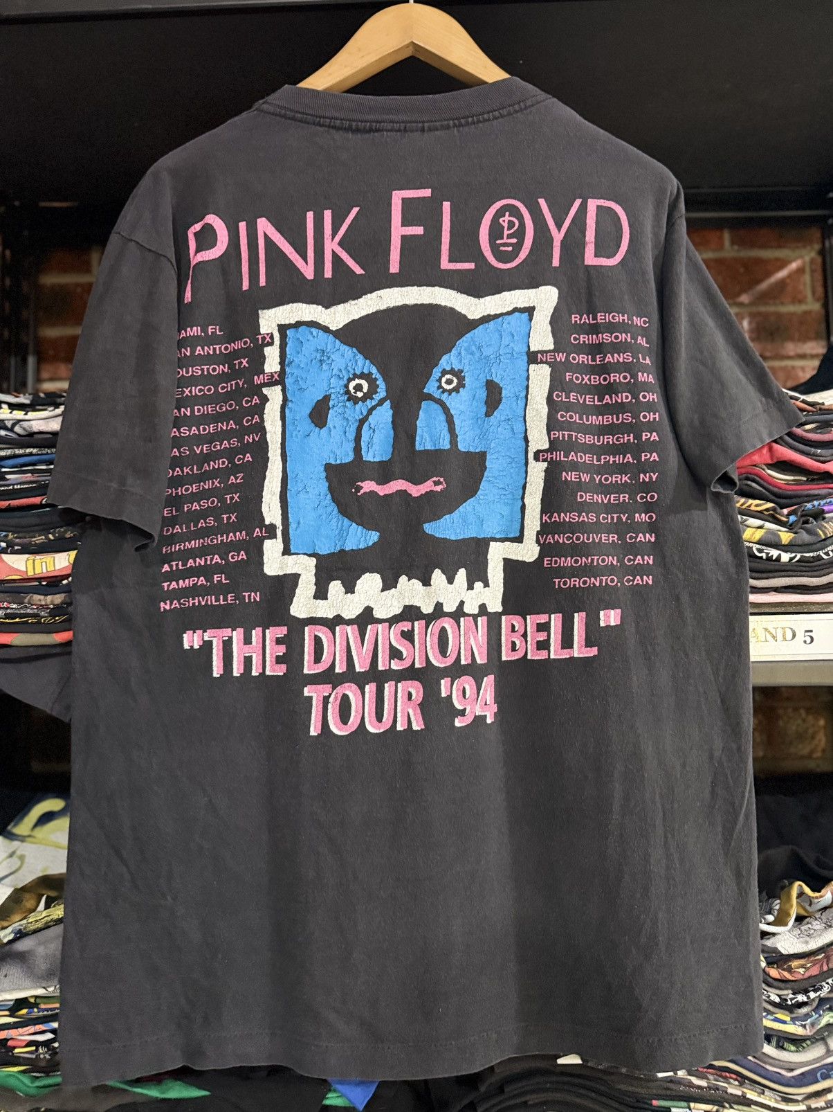 Band Tees Rare Vintage 90s Pink Floyd The Division Bell Tour Faded Tee Size US XL / EU 56 / 4 - 2 Thumbnail