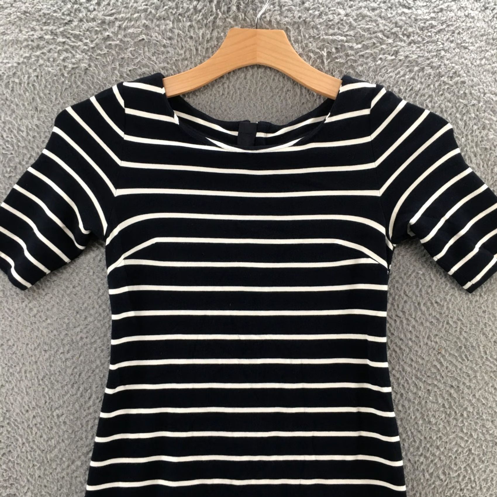 Banana Republic Banana Republic Bodycon Dress Womens Size 2 Black White Striped Short Sleeve Zip Back Size 26" / US 2 / IT 38 - 2 Thumbnail