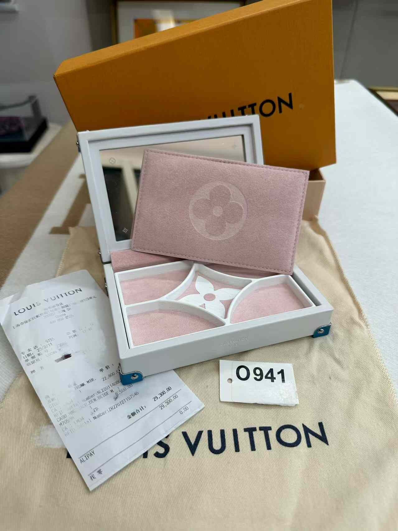 Louis Vuitton Louis Vuitton New Jewelry Box Size ONE SIZE - 1 Thumbnail