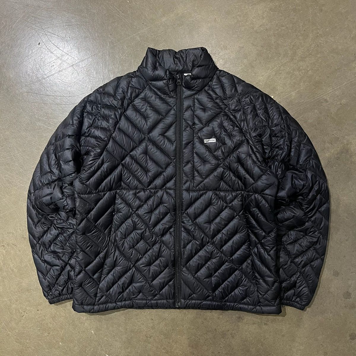 ジャケット・アウター Spellout Quilted Lightweight Down Jacket Supreme Spellout Quilted Lightweight Down Jacket (SS22) - $248