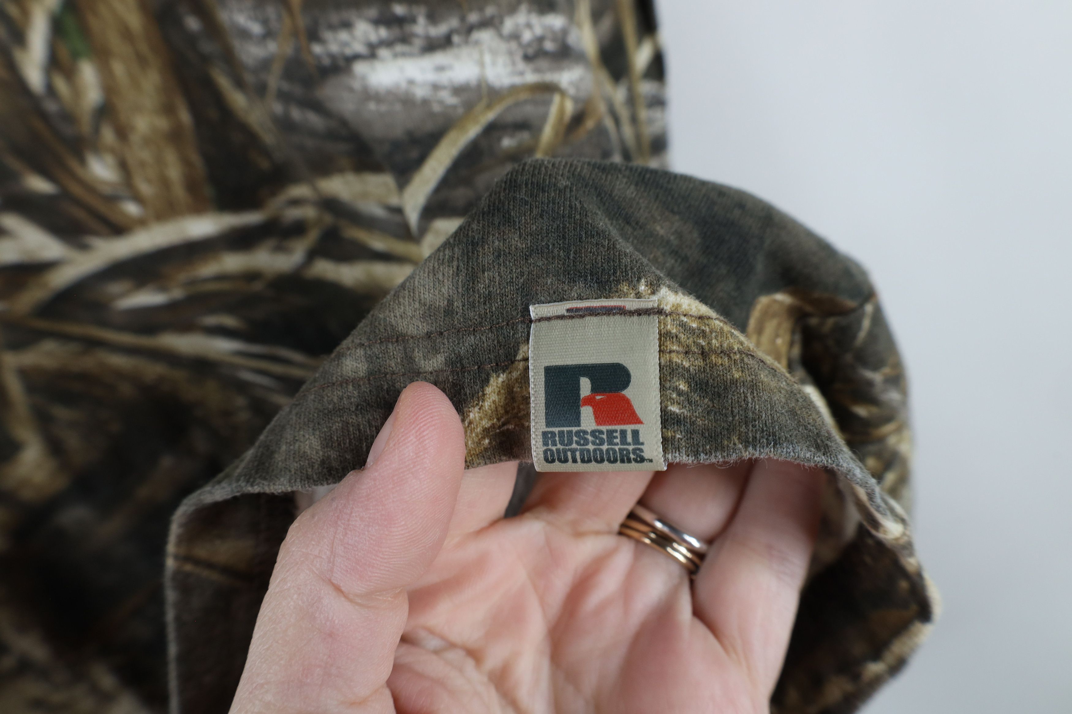 Russell Athletic × Vintage Vintage Y2K Russell Athletic Realtree Camouflage T-Shirt Size US M / EU 48-50 / 2 - 4 Thumbnail