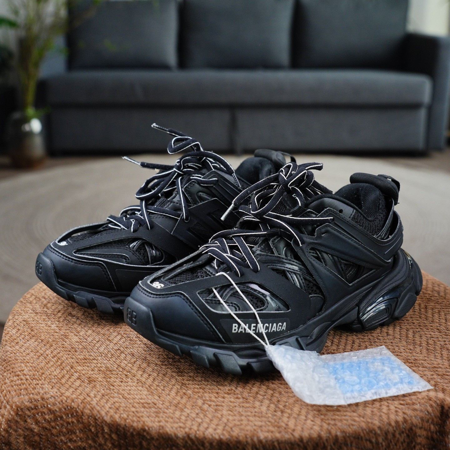 Balenciaga Balenciaga Black Lowtop Sneakers us_6 Women Size US 6 / IT 36 - 1 Thumbnail