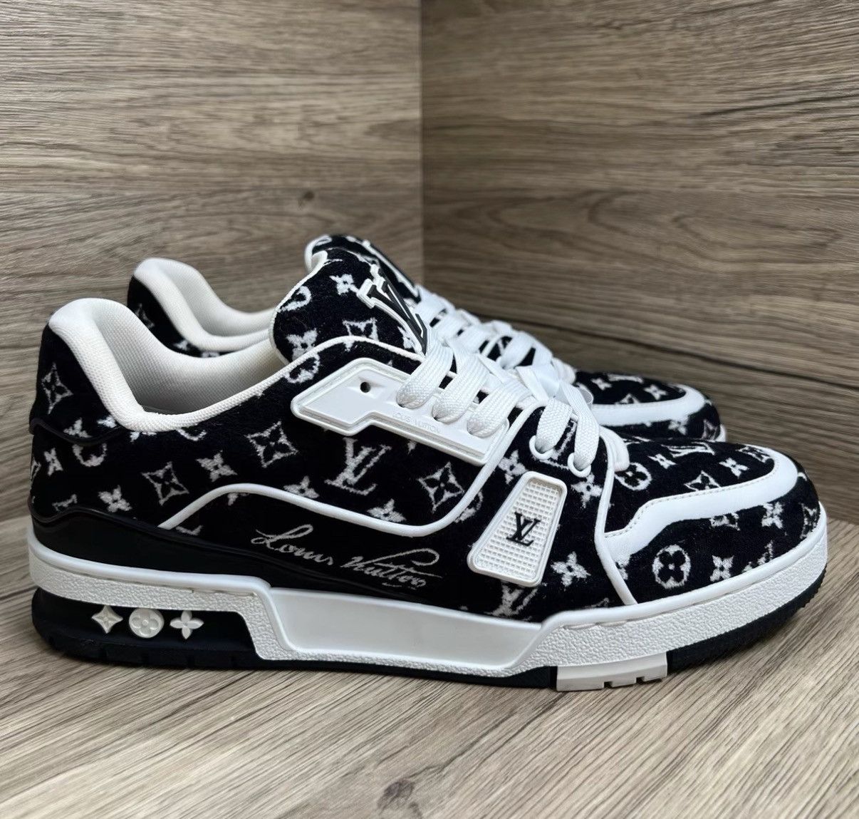 Louis Vuitton Louis Vuitton Trainer Flock All-over Print Sneakers J41 Size US 8 / EU 41 - 3 Thumbnail