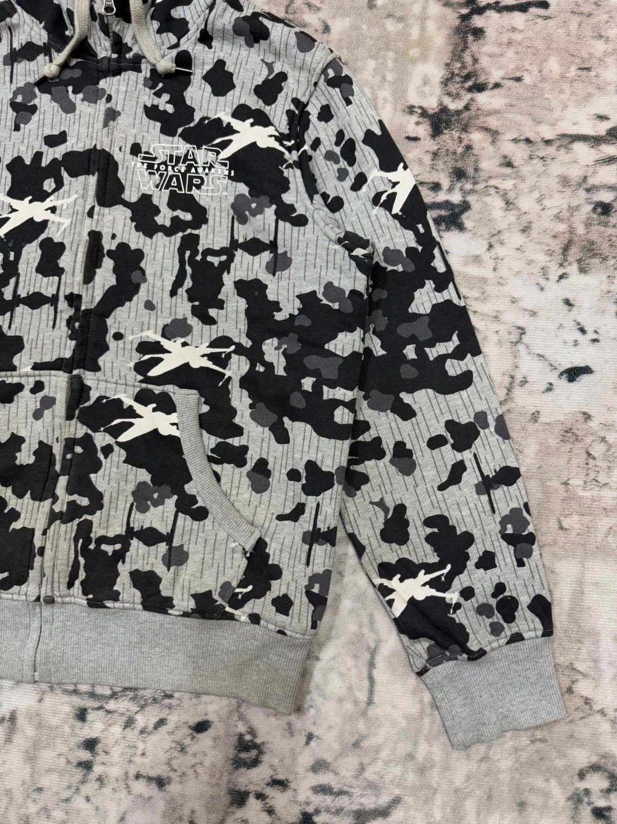 Star Wars × Uniqlo Uniqlo Star Wars The Force Awake Sheerpa ZipUp Sweater Hodie Size US M / EU 48-50 / 2 - 5 Thumbnail