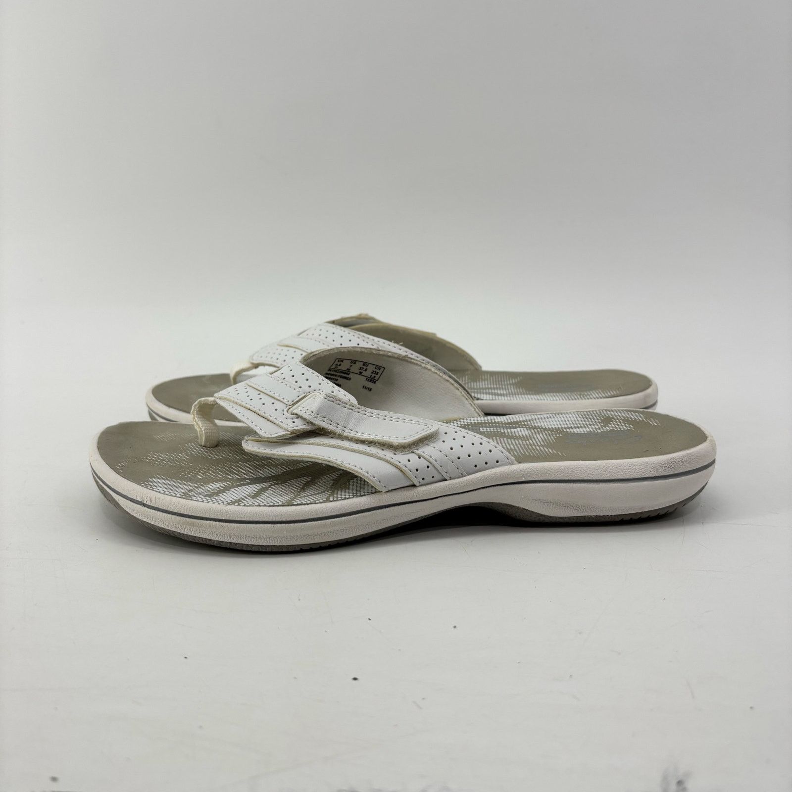 Clarks Clarks Womens Size 7 Breeze Sea Flip Flop Sandals White Size US 7 / IT 37 - 11 Thumbnail