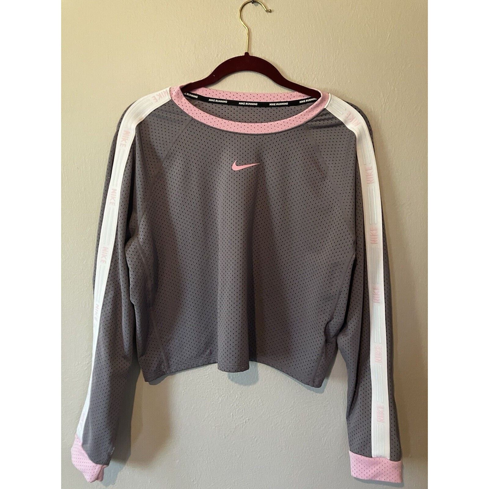 Nike Nike Woman’s Crop Top Medium athletic Shirt long sleeve Size S / US 4 / IT 40 - 1 Thumbnail