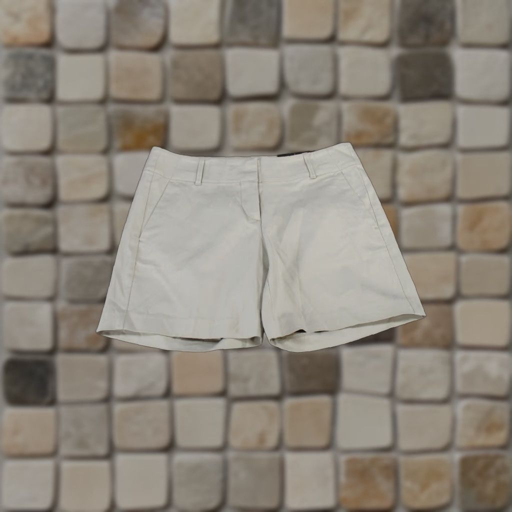 Ann Taylor Ann Taylor Shorts Womens 4 Beige Chino Modern Fit Twill Stain Size 27" / US 4 / IT 40 - 1 Thumbnail