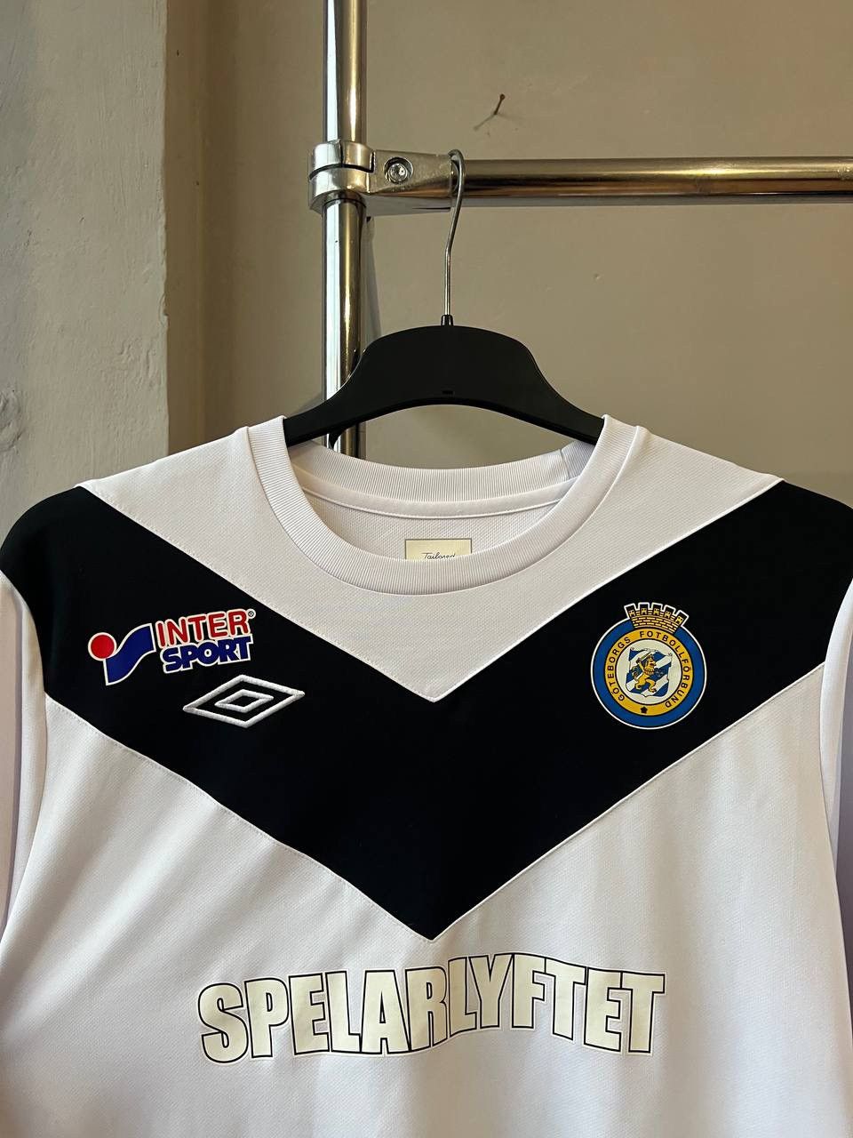 Umbro 2012 IFK GOTEBORG #9 SOCCER JERSEY FOOTBALL SHIRT UMBRO SZ L Size US L / EU 52-54 / 3 - 4 Thumbnail