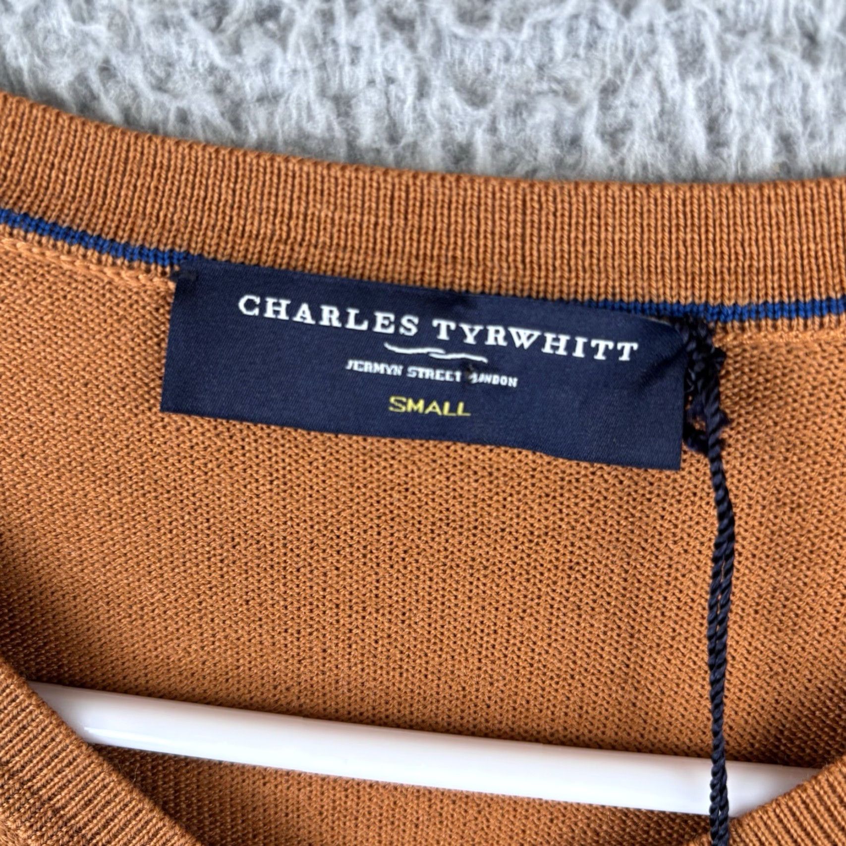 Charles Tyrwhitt Charles Tyrwhitt V-Neck Jumper Mens Small Burnt Orange Pure Merino Wool Pullover Knit Sweater Long Sleeve Casual Regular Wool Tone Orange Mens S Size US S / EU 44-46 / 1 - 4 Thumbnail