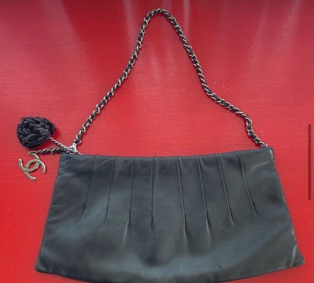 Chanel 2002 Chanel Lambskin Leather Clutch Purse Bag Silver Chain Size ONE SIZE - 5 Thumbnail