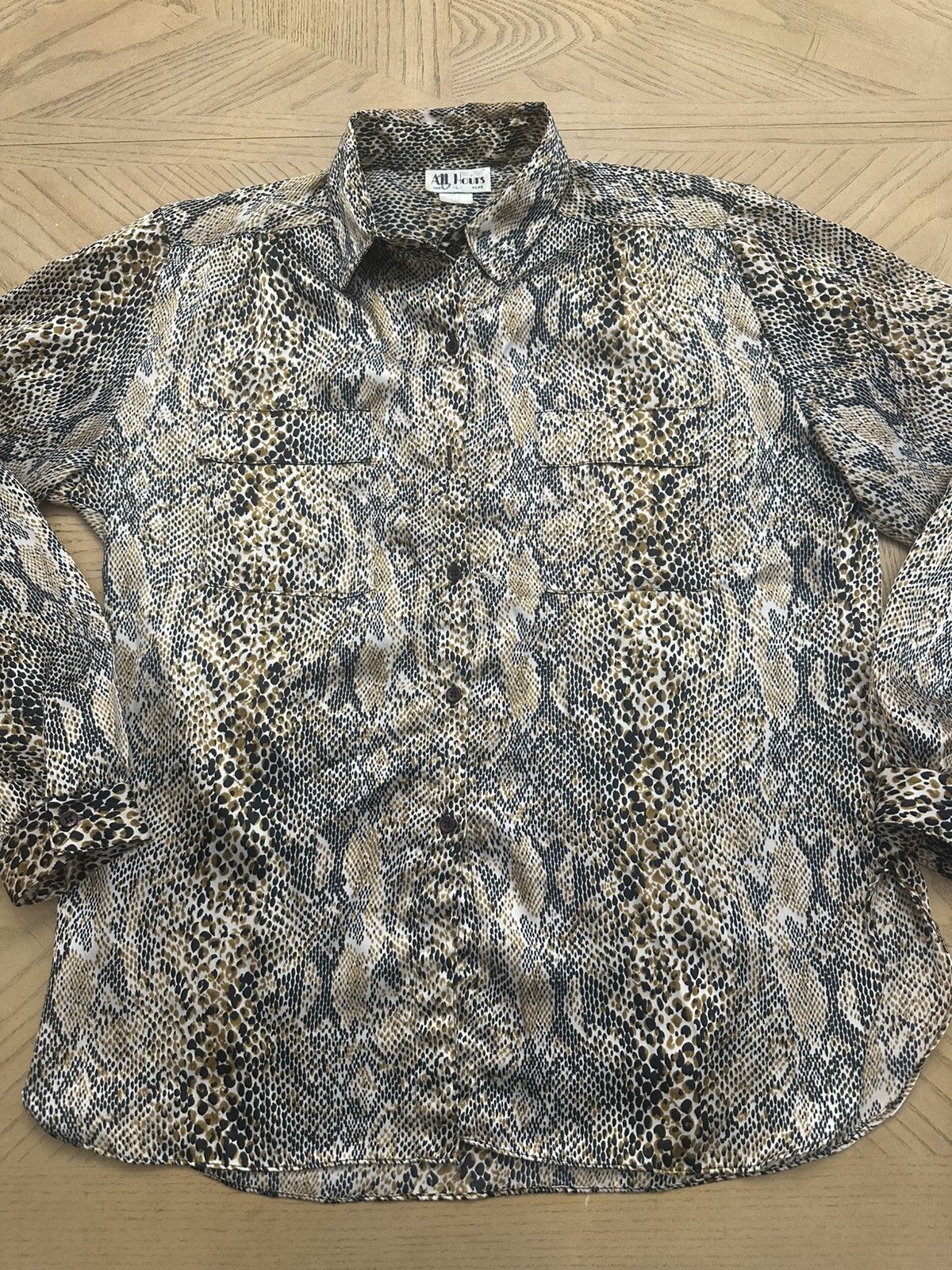 Other vintage women's button-up blouse features a snakeskin print Size L / US 10 / IT 46 - 1 Thumbnail