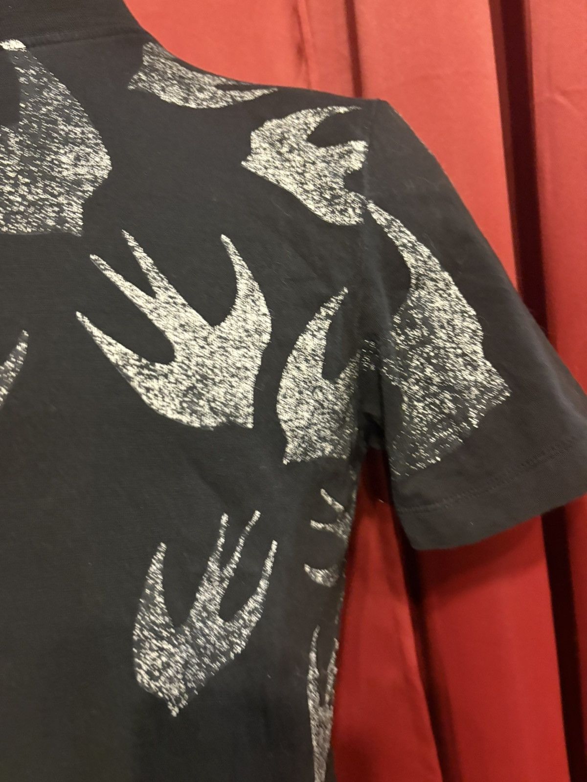 Alexander McQueen Alexander McQueen Swallow Tshirt Distressed Thrashed Grail Size US M / EU 48-50 / 2 - 6 Thumbnail