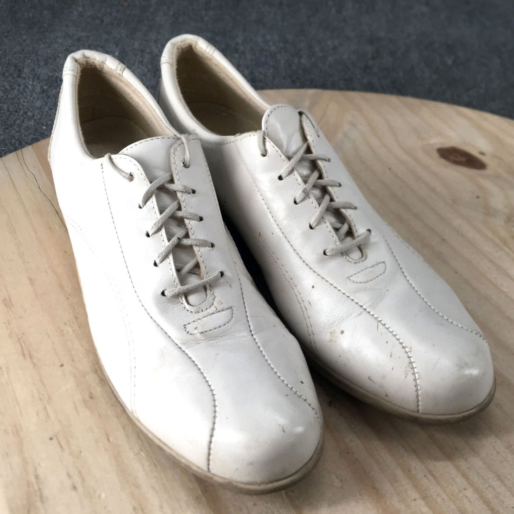 Vintage Munro Shoes Womens Low Top Sneakers Beige Leather Lace Up Casual Comfort N Size M / US 6-8 / IT 42-44 - 3 Thumbnail