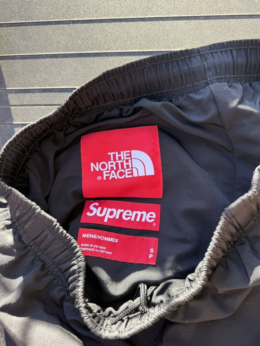 Supreme × The North Face Supreme x The North Face Black Nylon Shorts Size Small Size US 32 / EU 48 - 4 Thumbnail