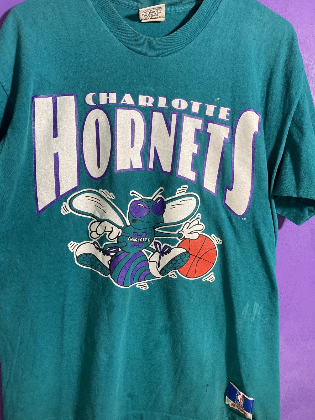 NBA × Nutmeg × Vintage Vintage 90s Nutmeg Charlotte hornets logo t-shirt Size US XL / EU 56 / 4 - 3 Thumbnail