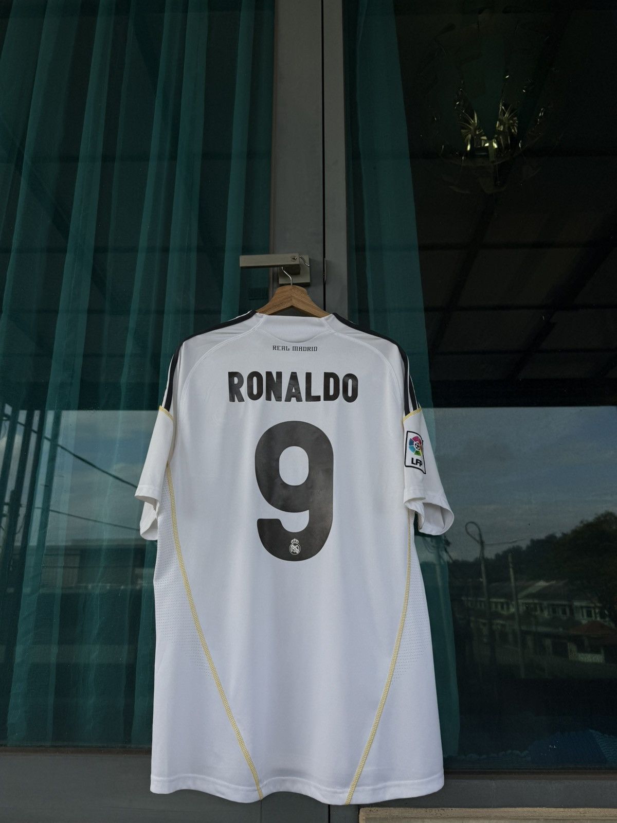 Adidas Real Madrid 2009 Ronaldo #9 Size US L / EU 52-54 / 3 - 4 Thumbnail