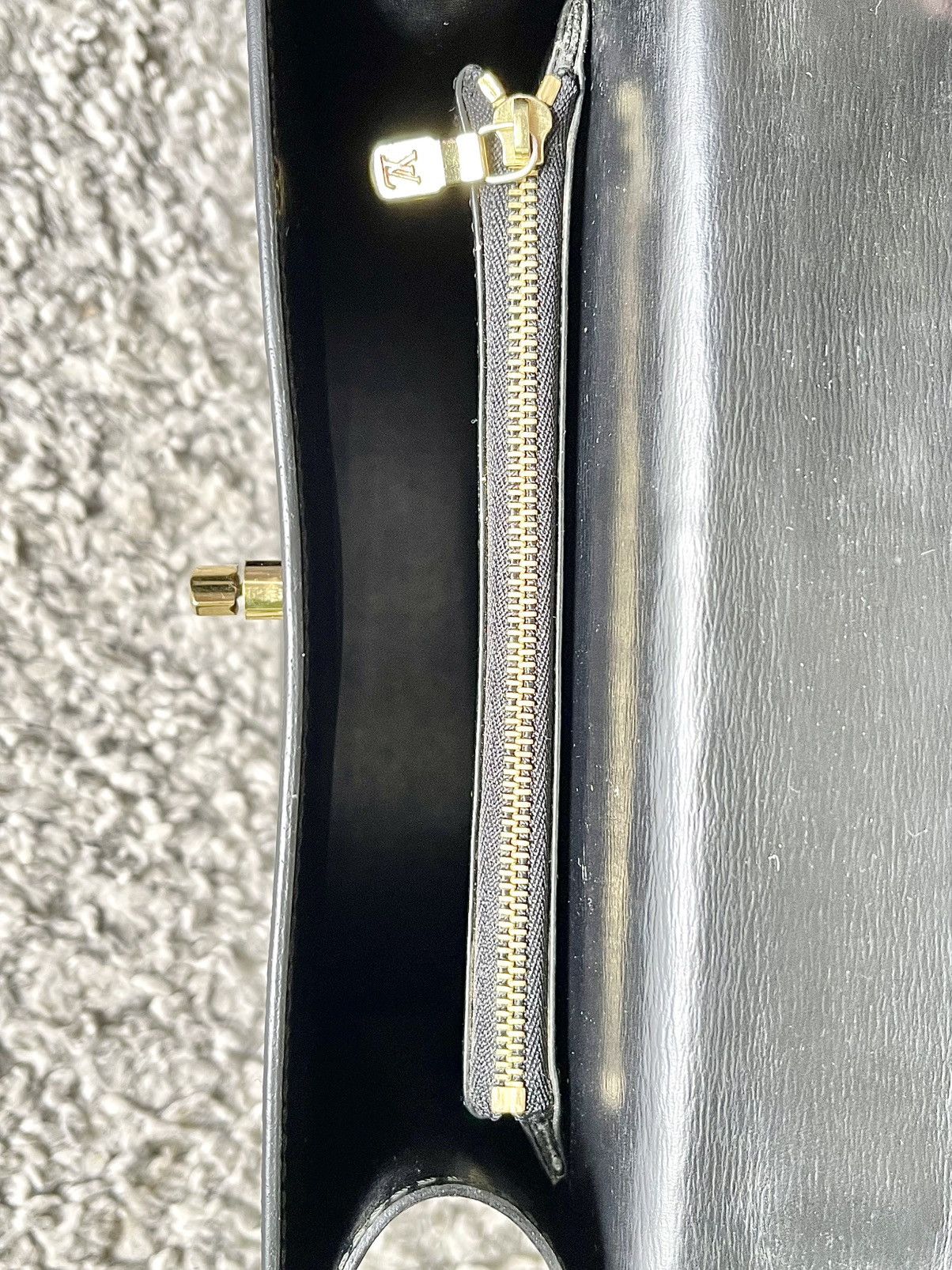 Louis Vuitton Louis Vuitton Malesherbes in black Size ONE SIZE - 4 Thumbnail