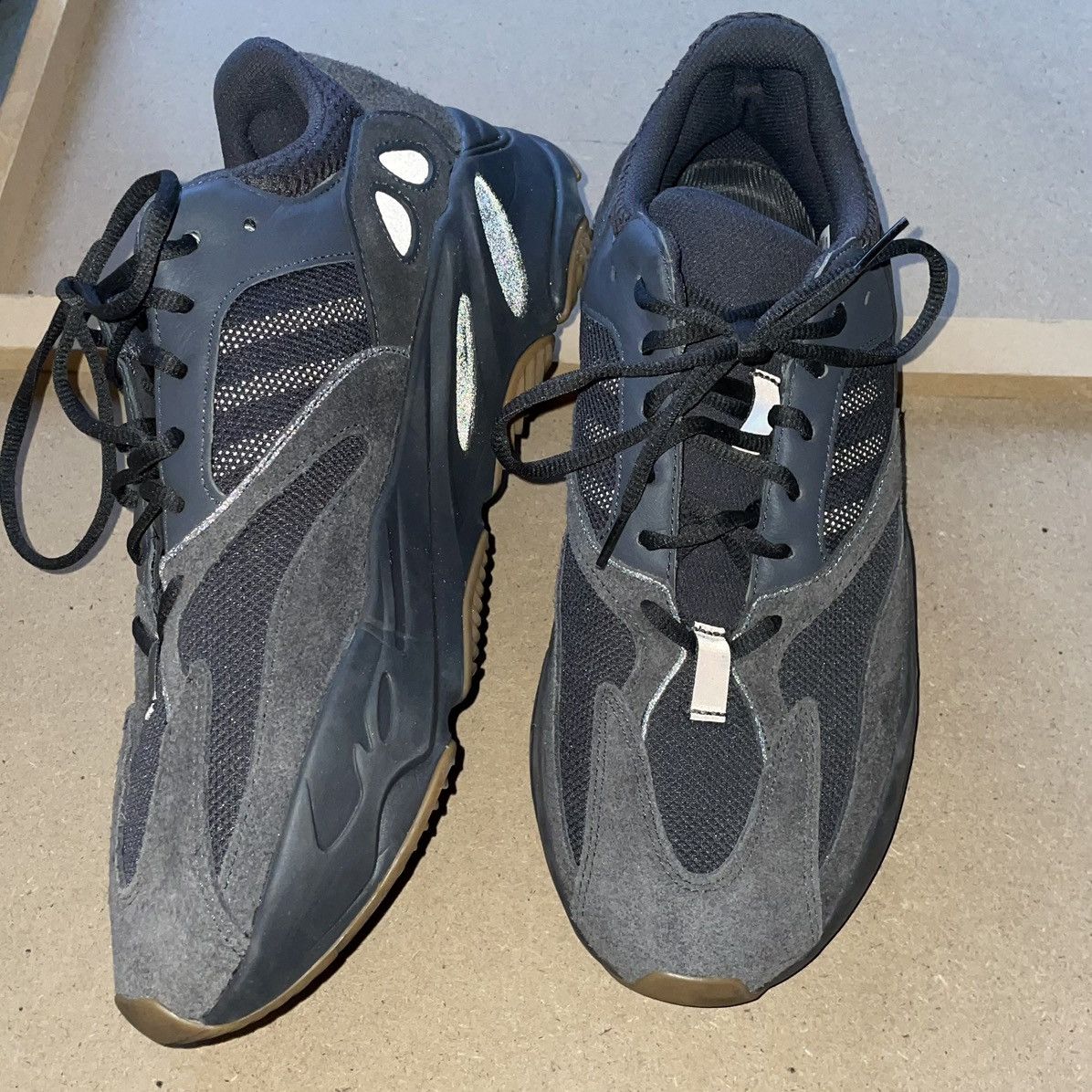 Adidas × Yeezy Yeezy 700 Utility Black Size US 12.5 / EU 45-46 - 2 Thumbnail