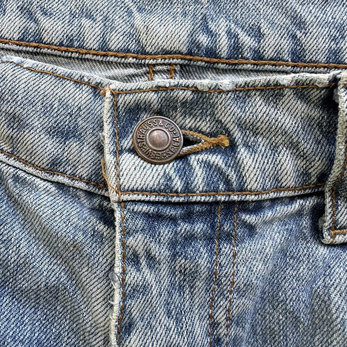 Levi's Vintage Levi’s 512 Lightwash Distressed Faded Denim Pant W32 Size US 32 / EU 48 - 6 Thumbnail