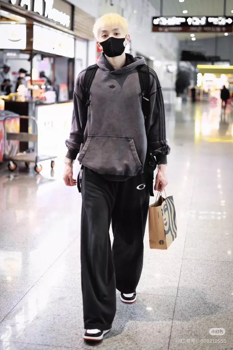 Balenciaga Balenciaga size XXS Washed black single-ring solid color b Size US 26 / EU 42 - 6 Thumbnail