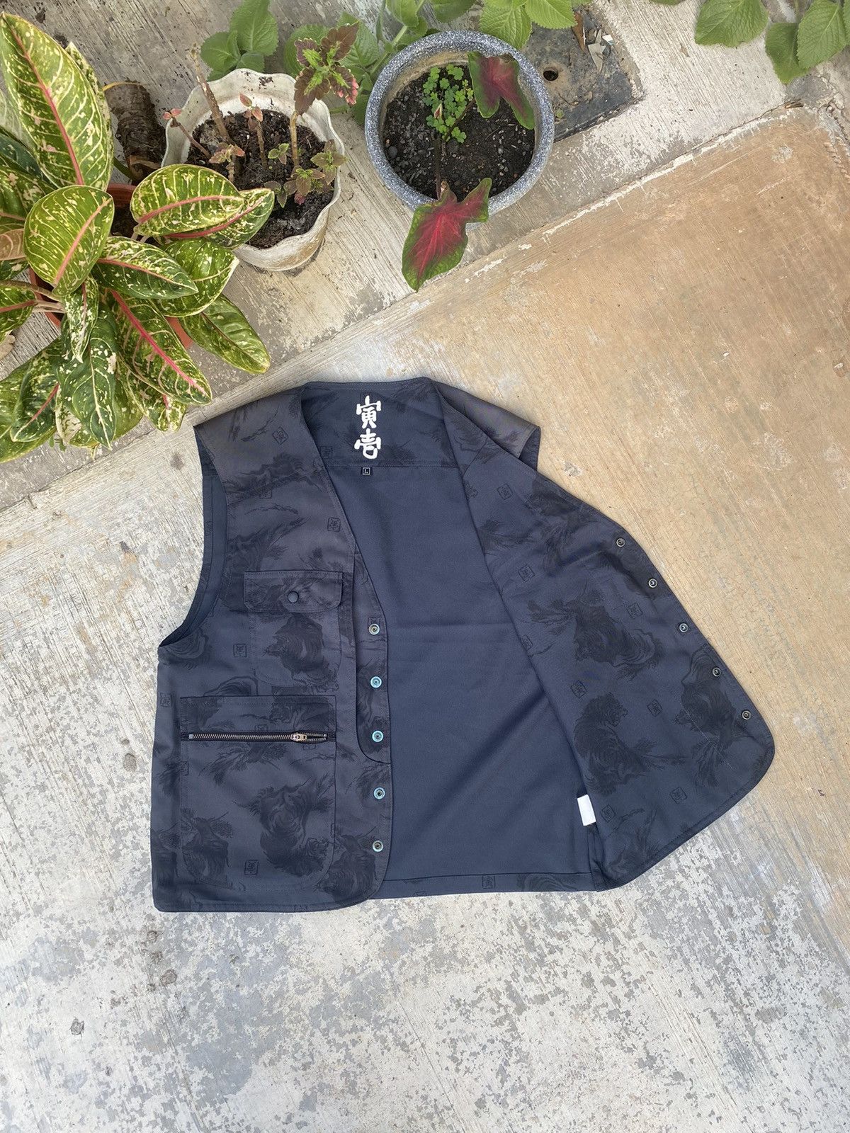 Japanese Brand Vintage Toraichi Tiger Printed Tech Vest Size US L / EU 52-54 / 3 - 3 Thumbnail