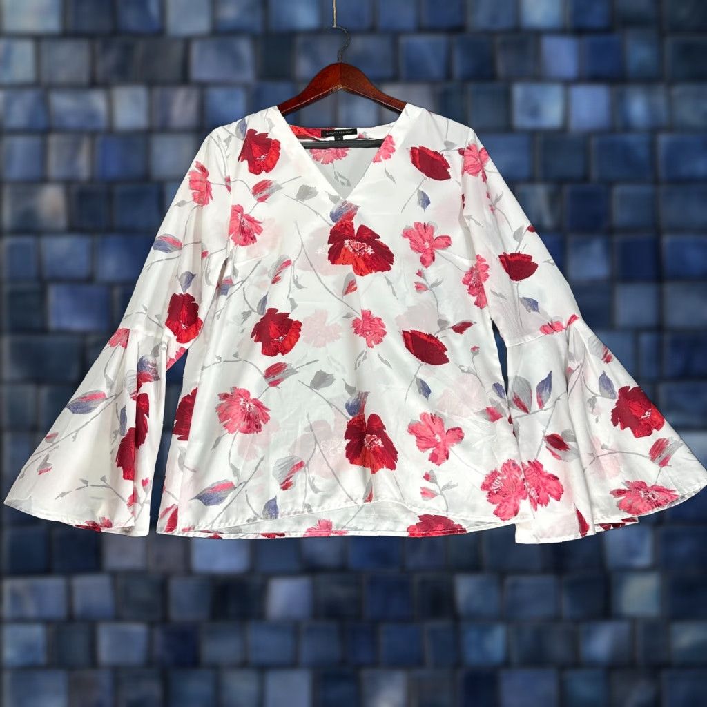 Banana Republic Banana Republic Blouse Top Womens Medium Floral Pullover White Bell Sleeve V-Neck + Mens? Size M / US 6-8 / IT 42-44 - 1 Thumbnail