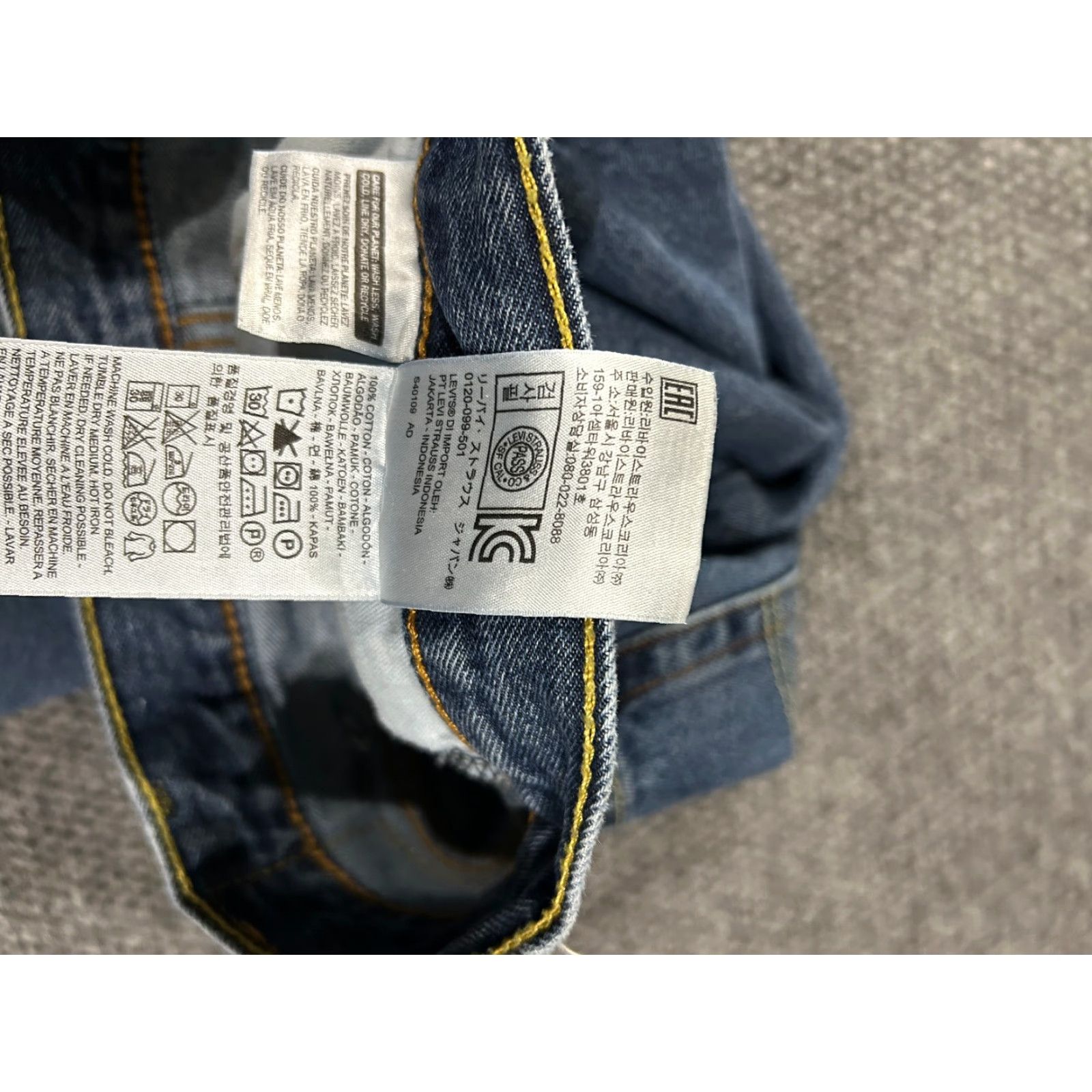 Levi's Levi's 505 Jeans Mens 38x32 Blue Medium Wash Denim Stretch Regular Straight Pocket Zipper Vintage: No 90s Cowboy 5-Pocket Mens Jeans Size US 38 / EU 54 - 4 Thumbnail