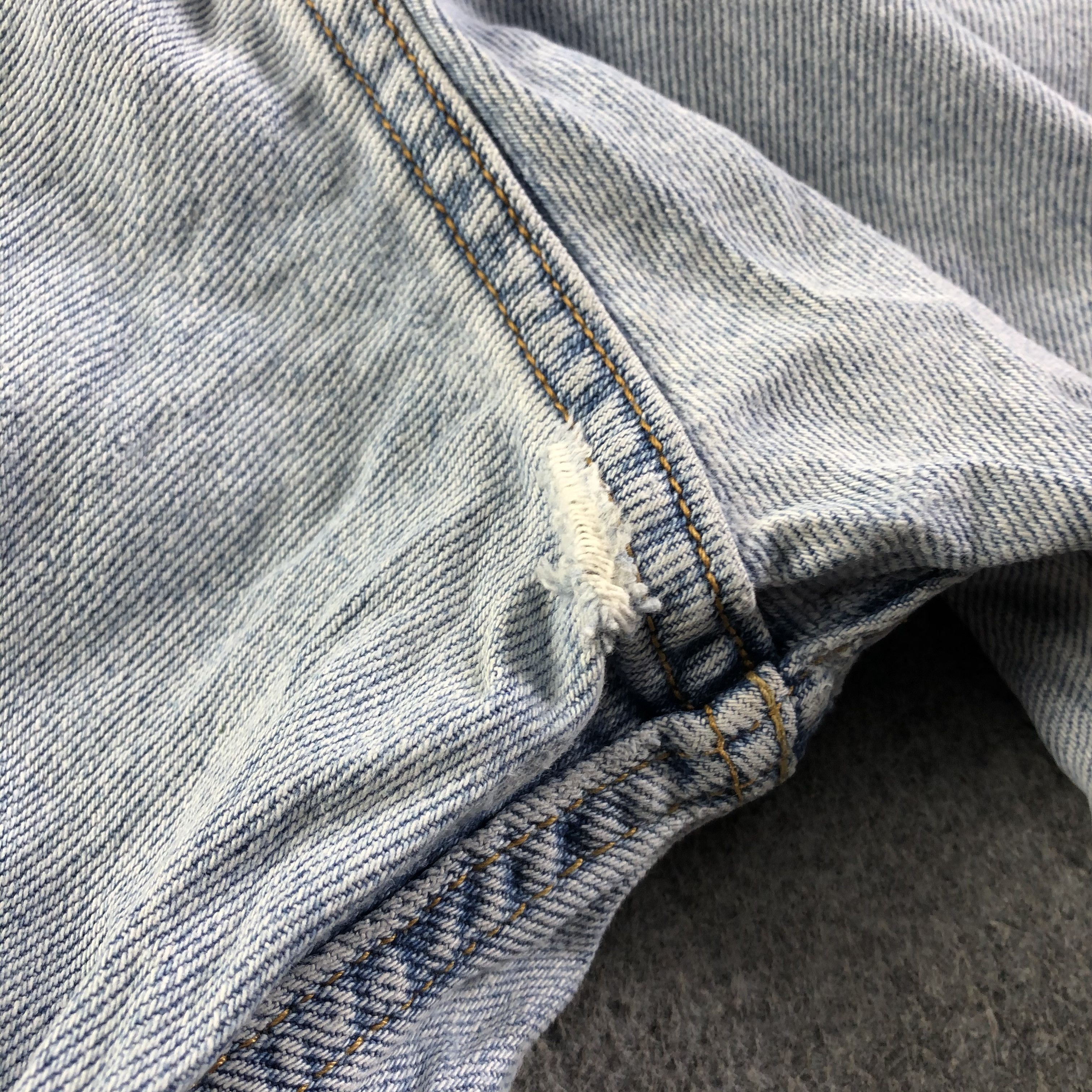 Levi's Vintage Light Wash Levis 550 Jeans-J3190 Size US 33 - 8 Thumbnail