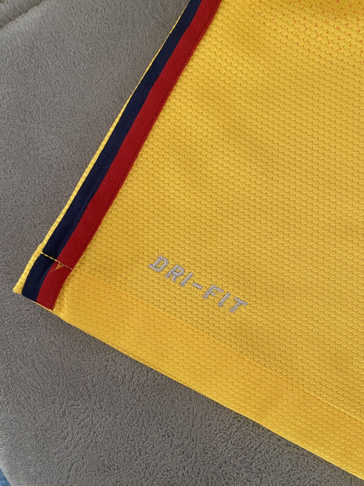 Nike Nike FC Barcelona 2012/13 Away Jersey Blockcore Size US M / EU 48-50 / 2 - 6 Thumbnail