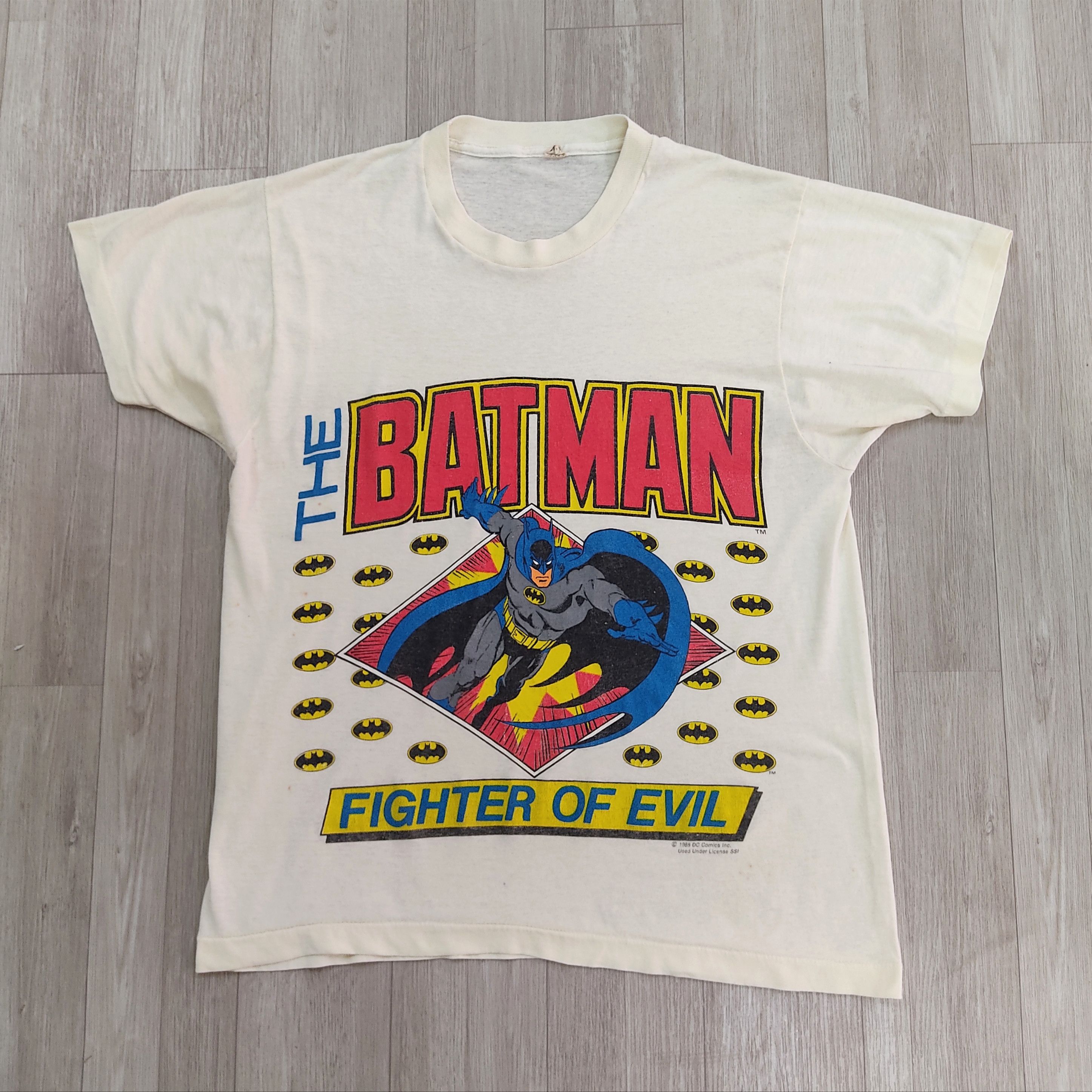DC Comics O.G. Vtg 80s BATMAN Almost Paper Thin T-shirt Size US M / EU 48-50 / 2 - 3 Thumbnail