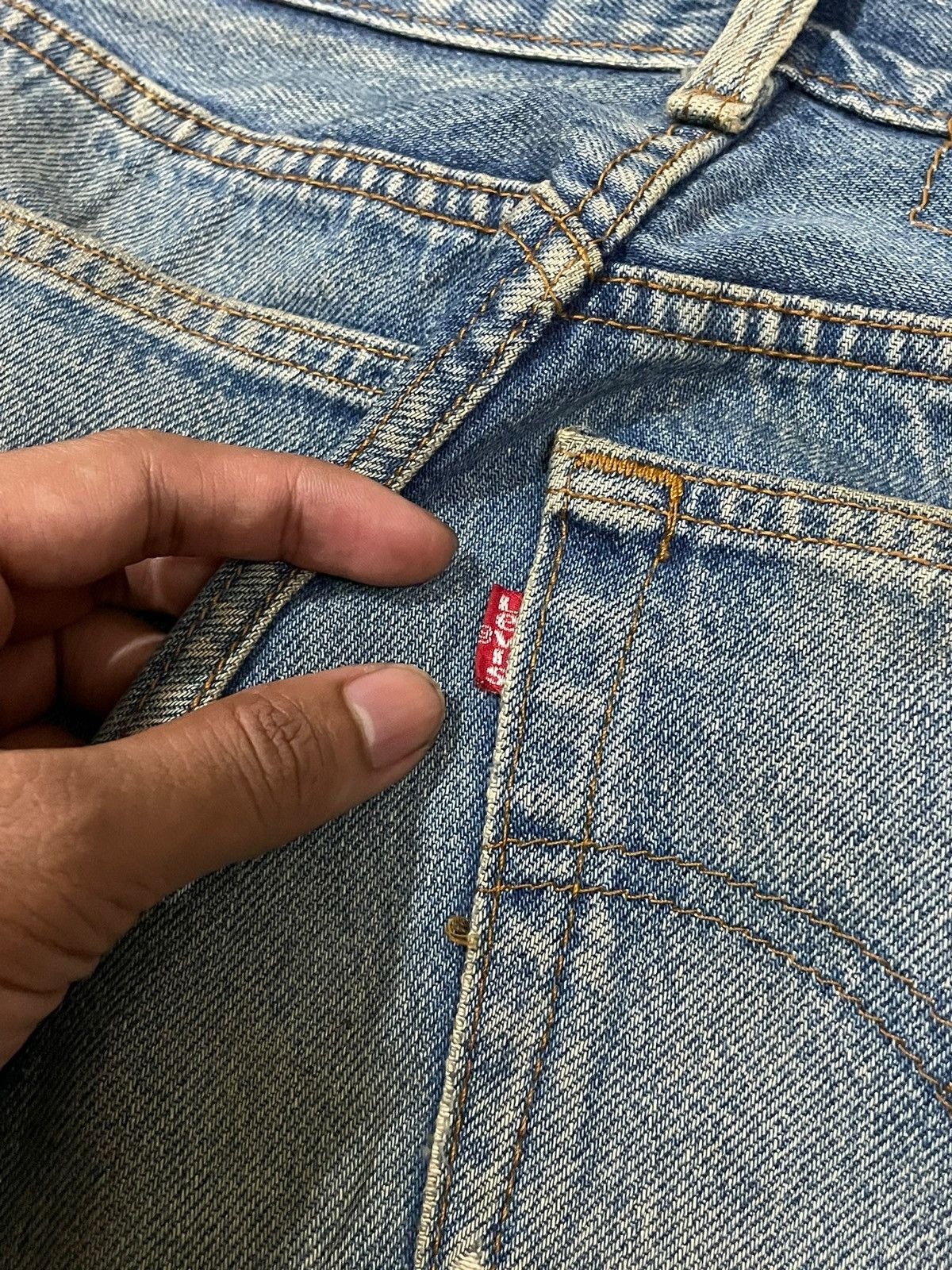 Levi's Vintage 80s Levi’s Button Fly Distressed Blue Wash Mom Jeans Size 28" / US 6 / IT 42 - 11 Thumbnail