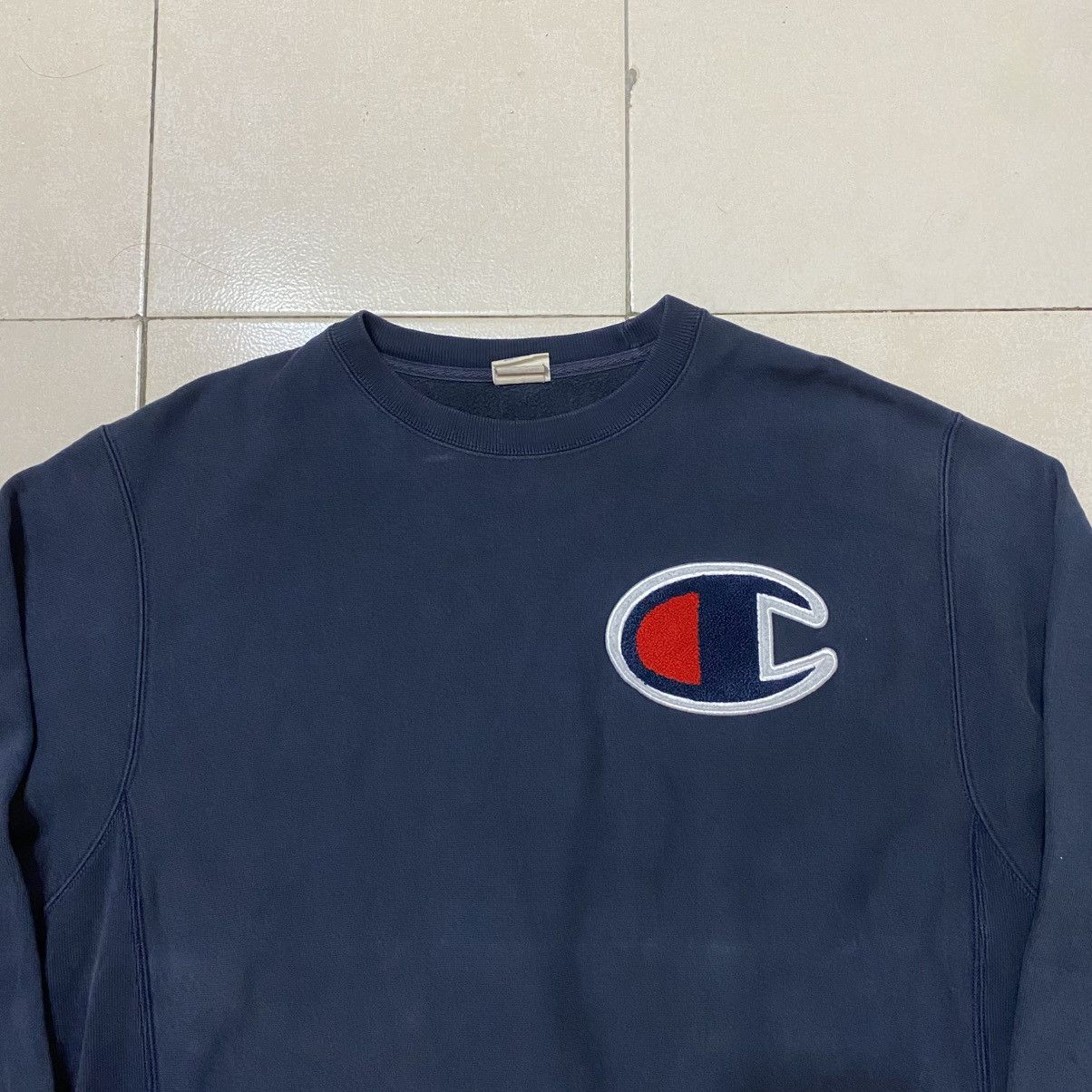 Champion Vintage Distressed Champion Big Logo Reverse Weave Size US L / EU 52-54 / 3 - 2 Thumbnail