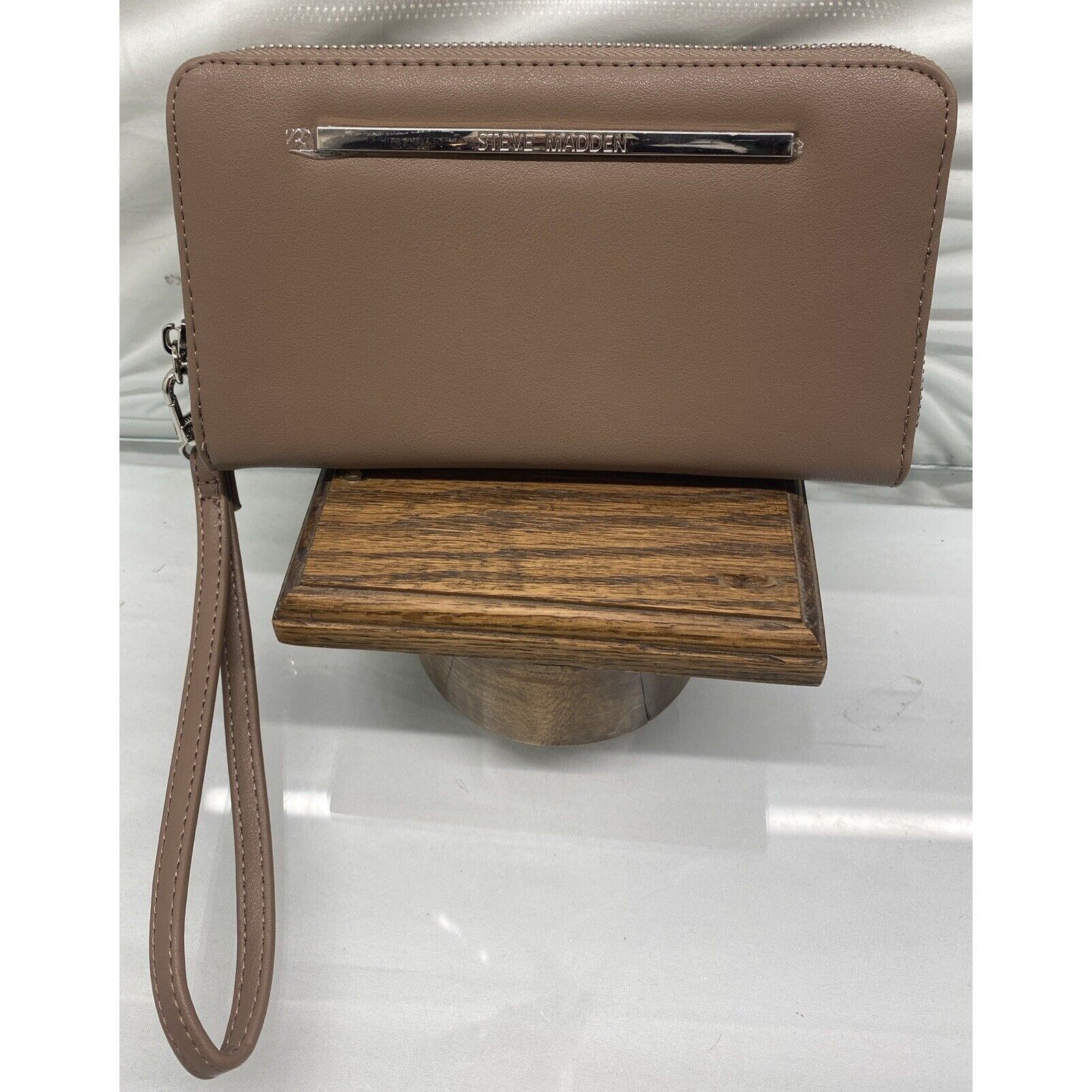 Steve Madden Steve Madden Zip Around Wristlet Wallet Nude NEW Size ONE SIZE - 1 Thumbnail